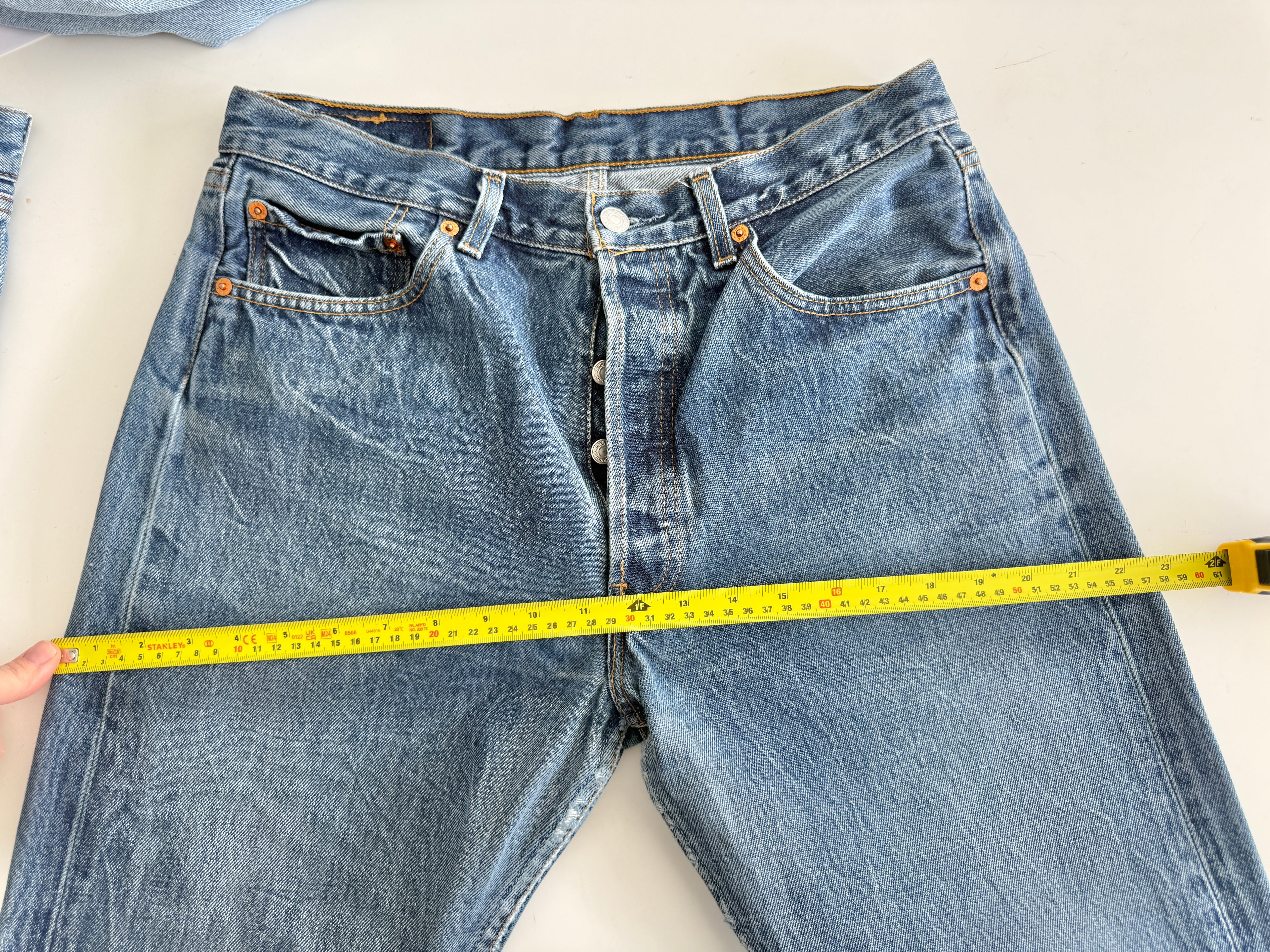 W31 L29 vintage Levis 501s 30/31” measured dark blue denim Levi’s 501s 90s