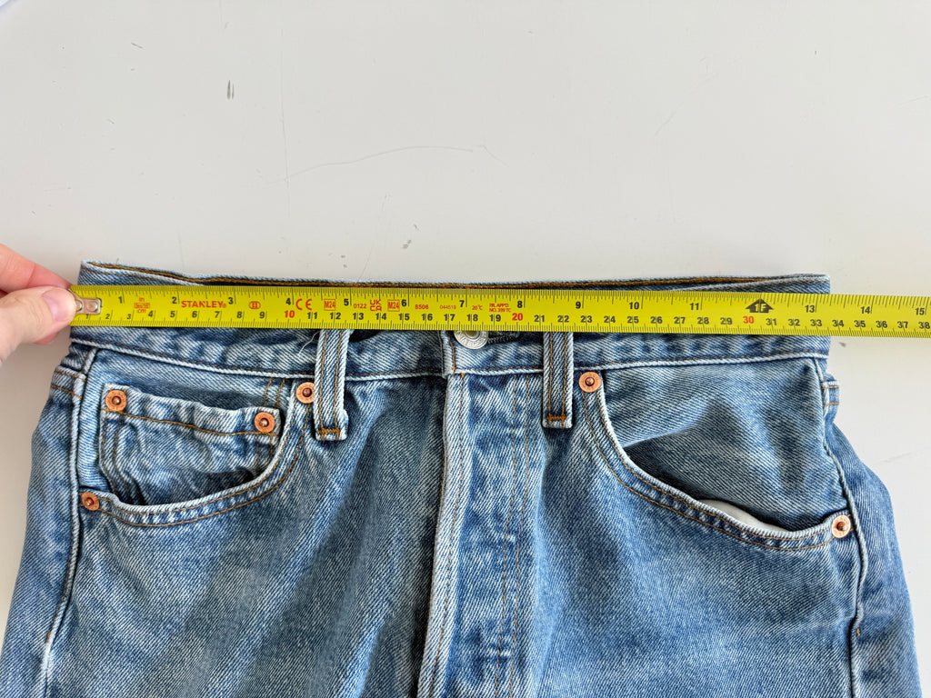 W26 L30 vintage Levis 501s 25-26” measured medium blue faded blue Y2K Levi’s 501s