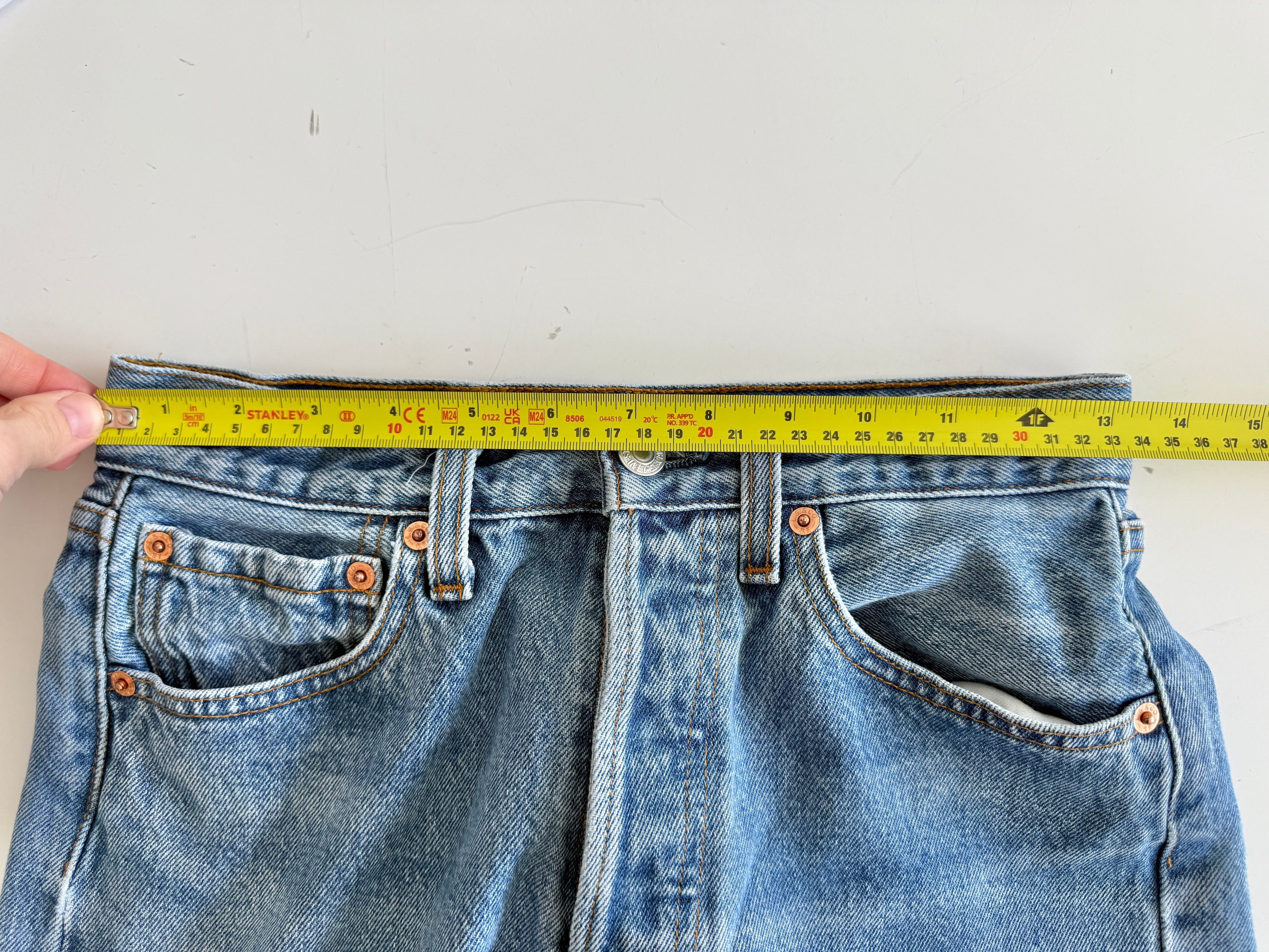 W26 L30 vintage Levis 501s 25-26” measured medium blue faded blue Y2K Levi’s 501s