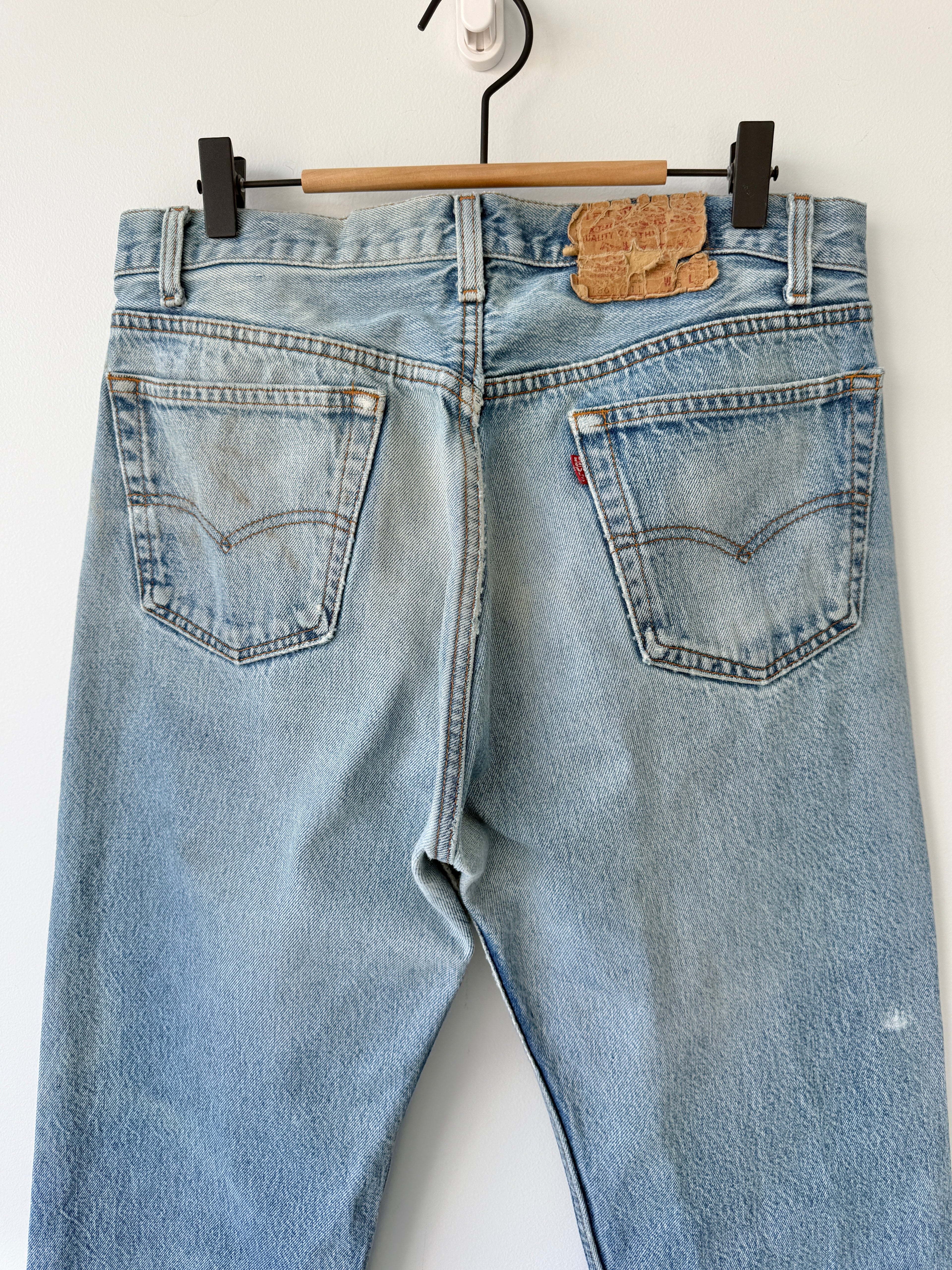 W32 L33 vintage Levis 501 31/32” measured medium faded blue denim 80s Levi’s 501s USA