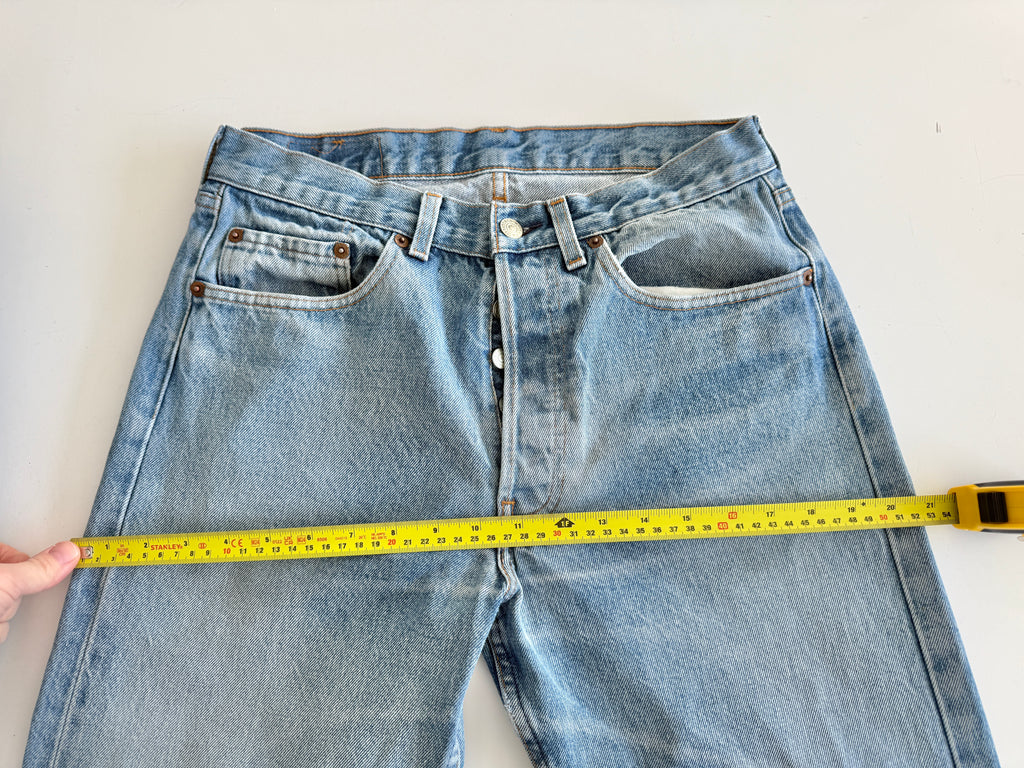 W29 L31 vintage Levis 501 28-29” measured medium faded blue made in 80s