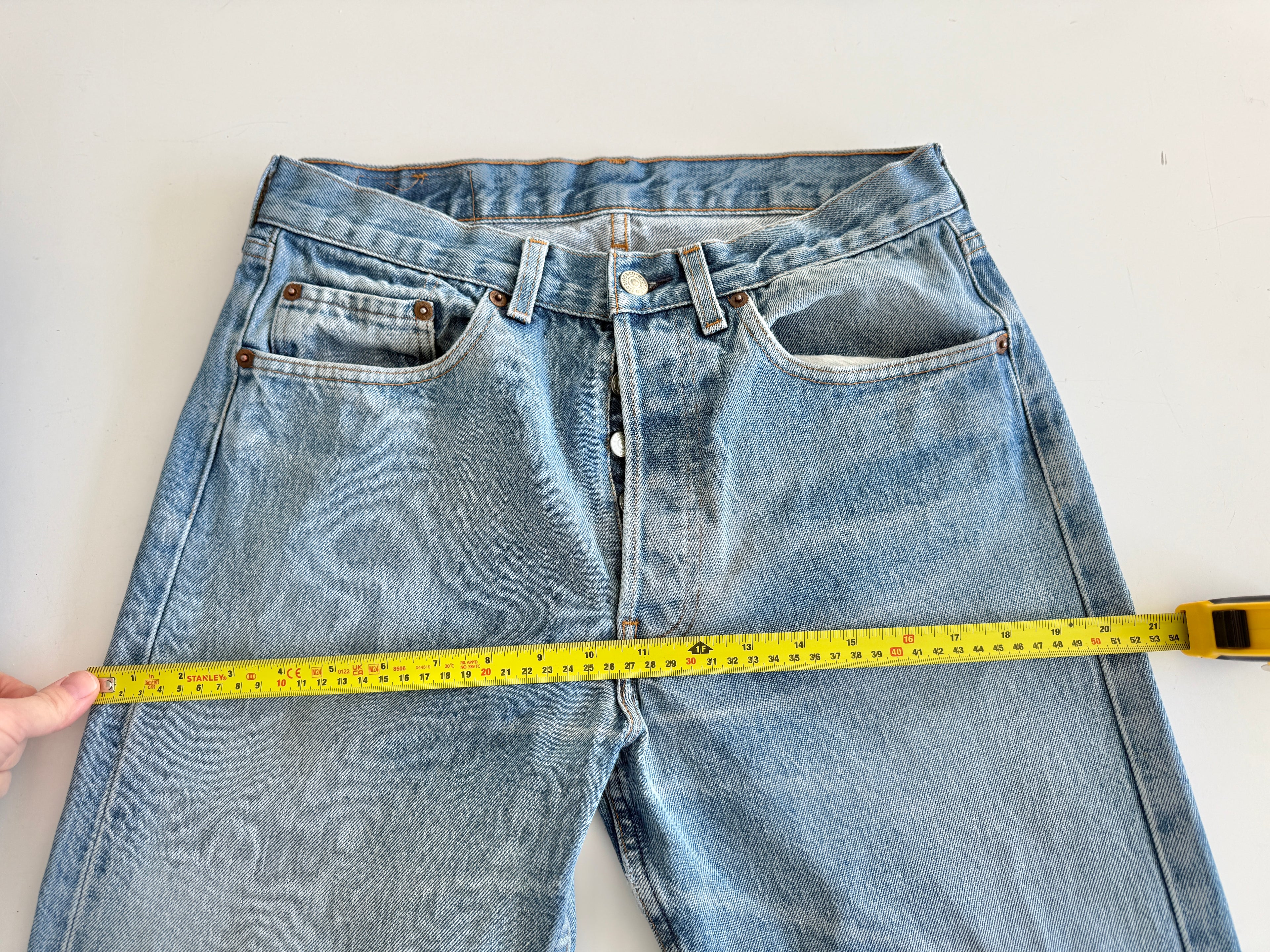 W29 L31 vintage Levis 501 28-29” measured medium faded blue made in 80s