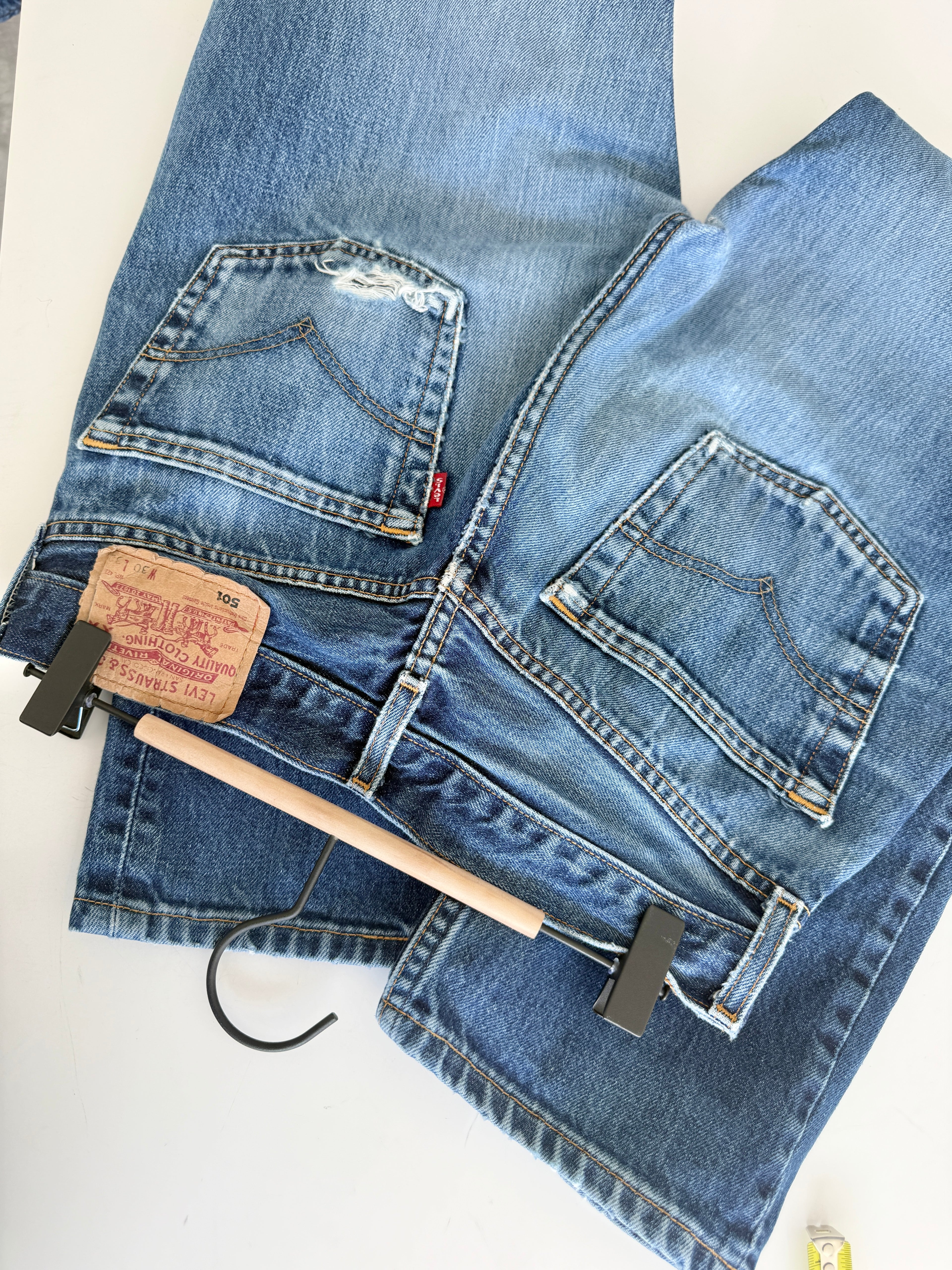 W28 L28 vintage Levis 501 27-28” measured dark blue faded denim Y2K 501s wallet mark