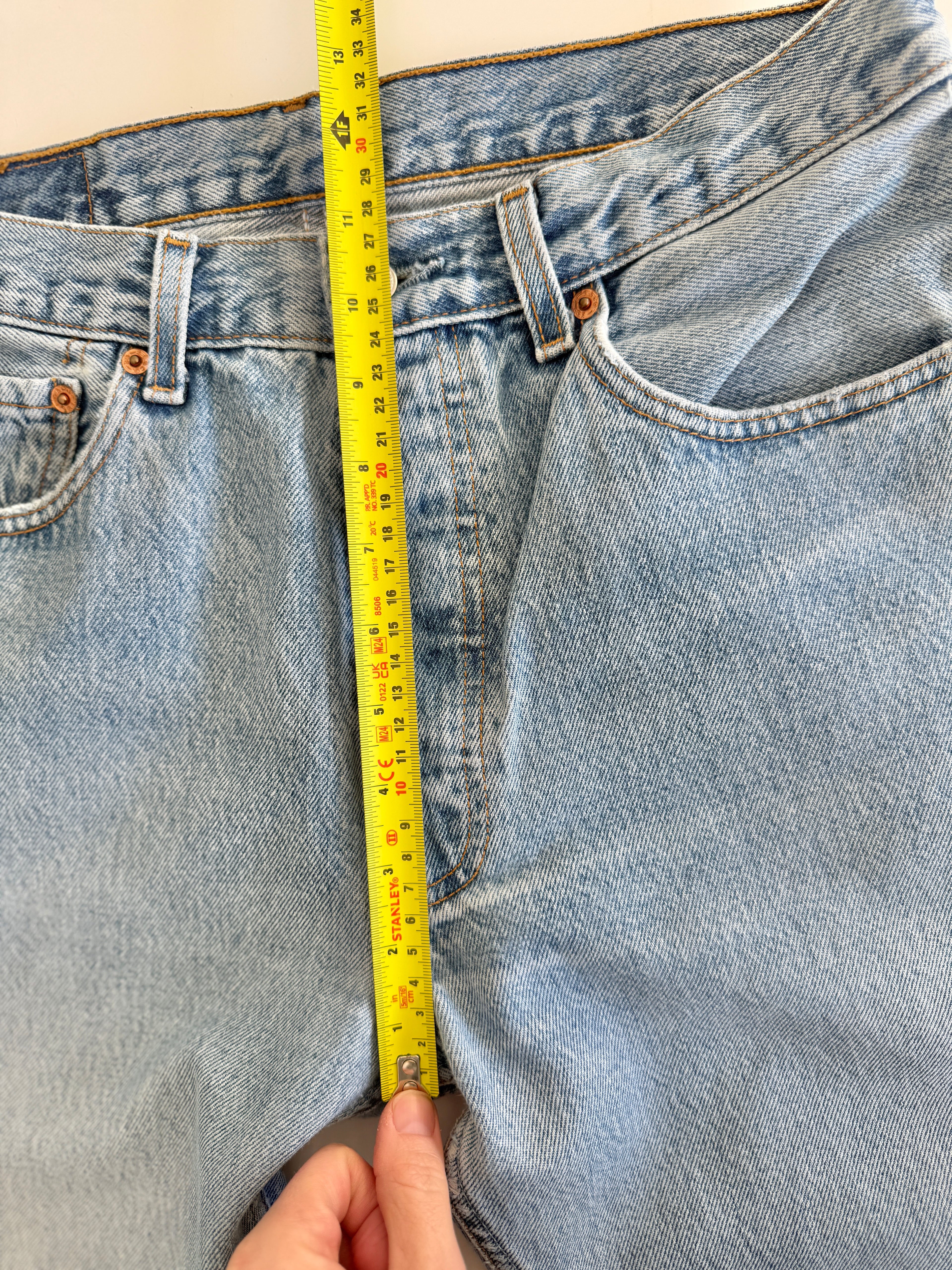 W29 L31 vintage Levis 501 27-28” light medium blue Y2K Levi’s 501s