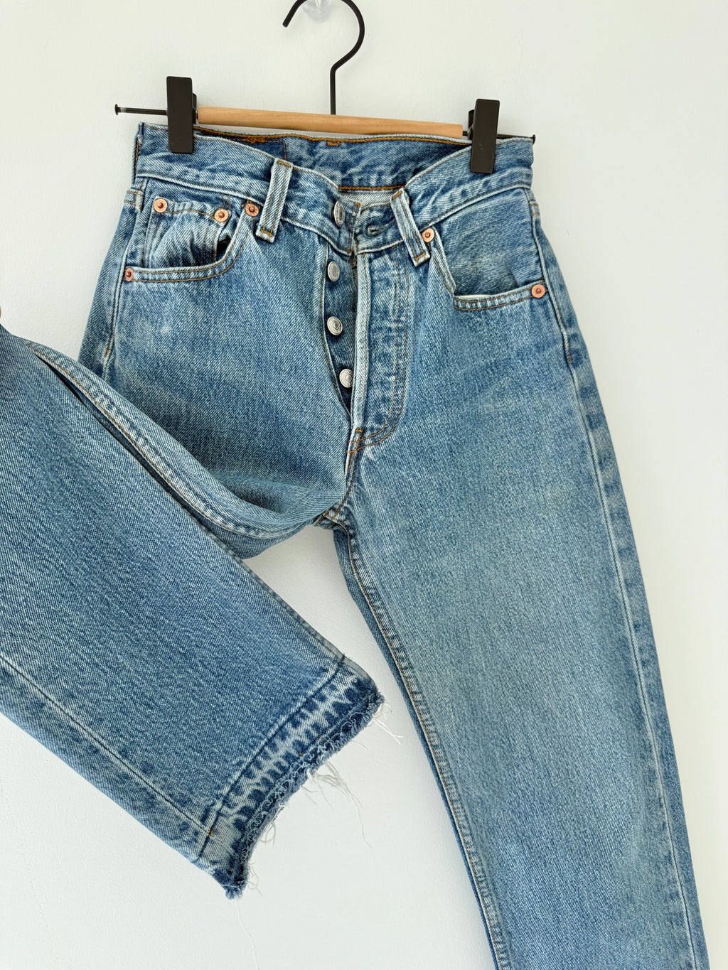 W22 L28 vintage Levis 501 22” measured waist medium faded 501s 90s denim