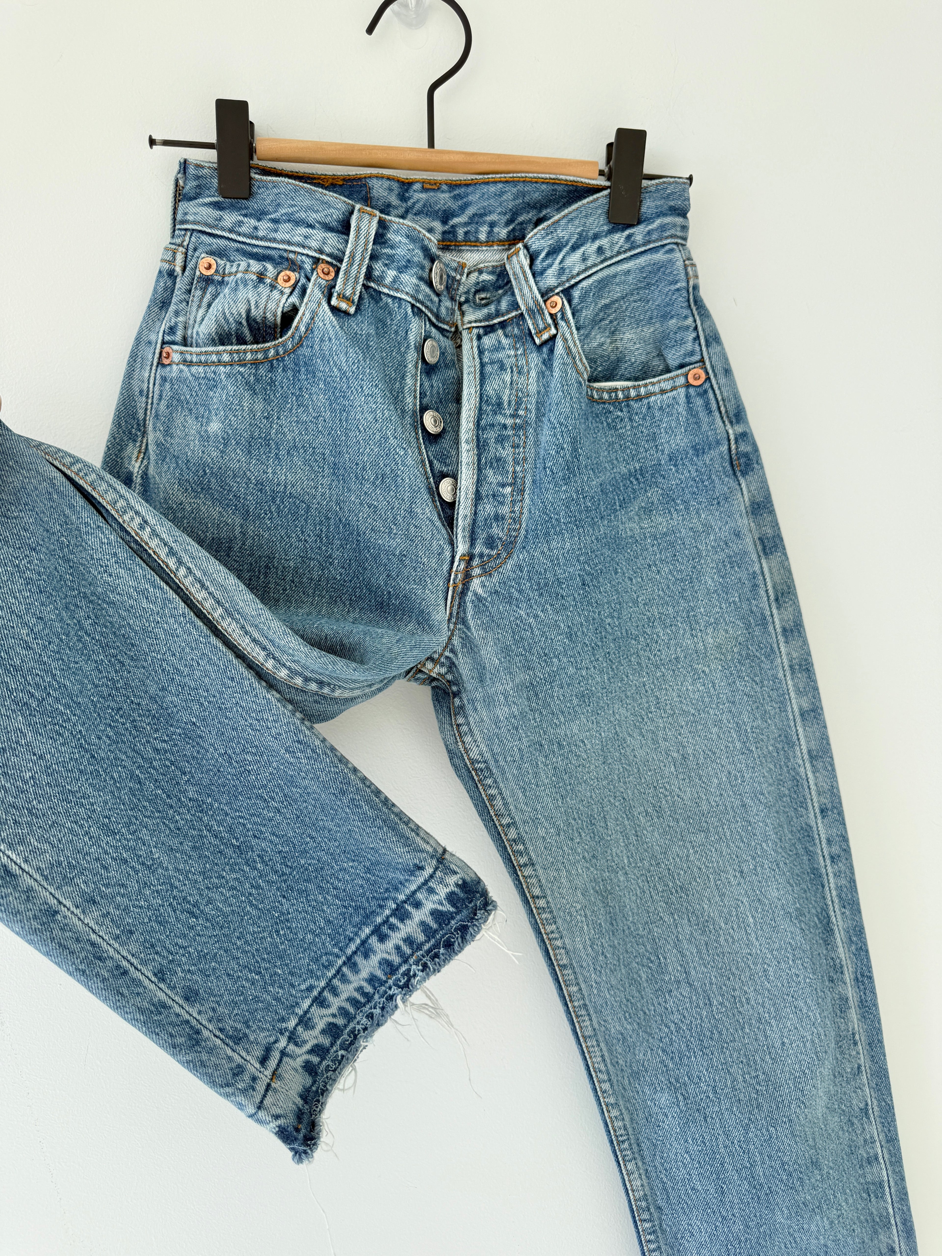 W22 L28 vintage Levis 501 22” measured waist medium faded 501s 90s denim