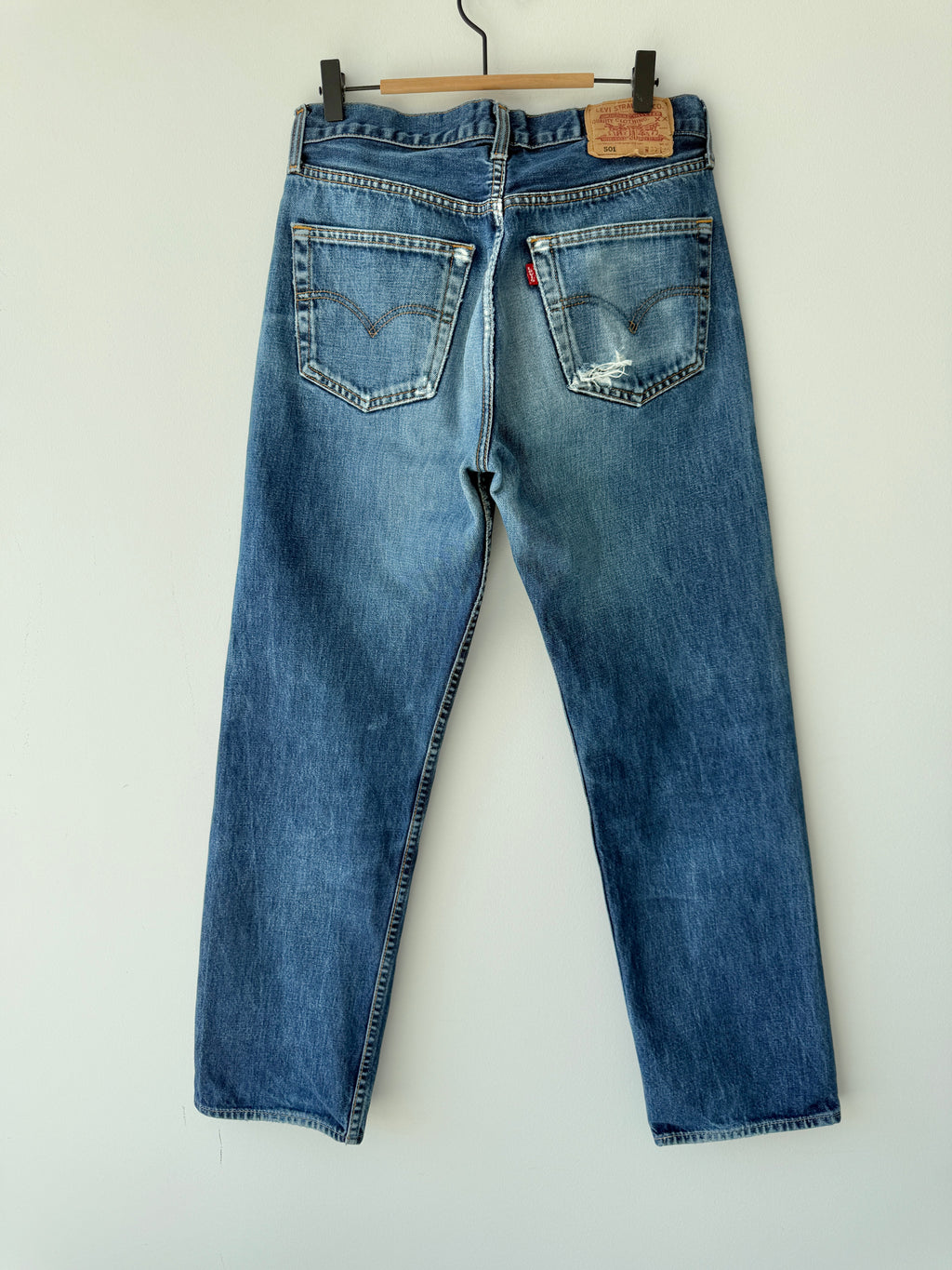 W30 L29 vintage Levis 501 29/30” measured waist faded dark blue 501s Y2K denim
