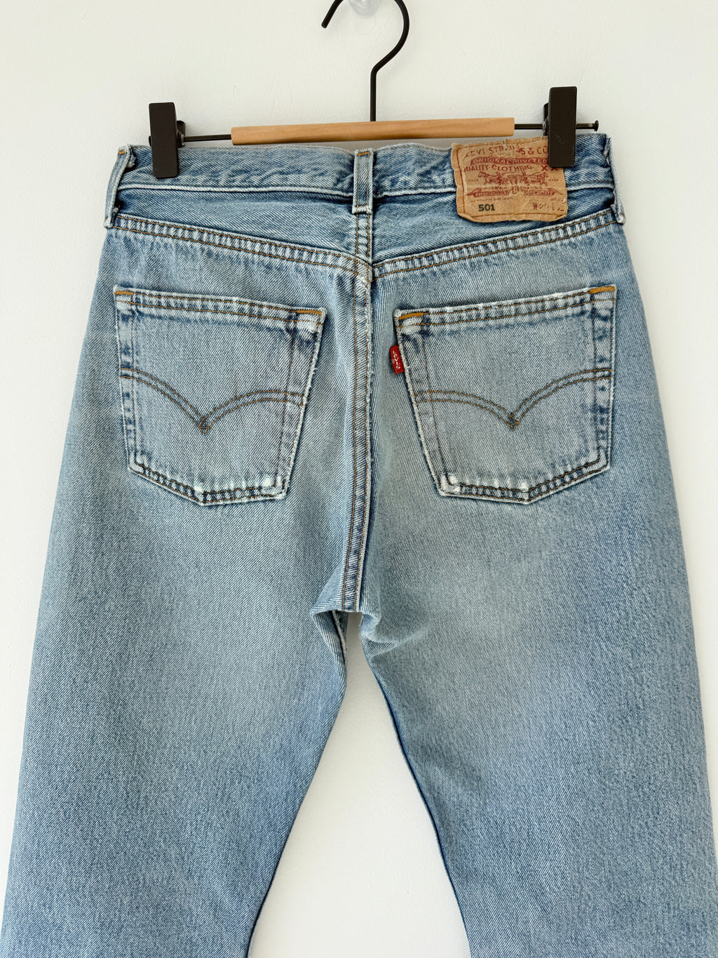 W26 L31 vintage Levis 501 25/26” measured waist medium light blue 501s Y2K denim
