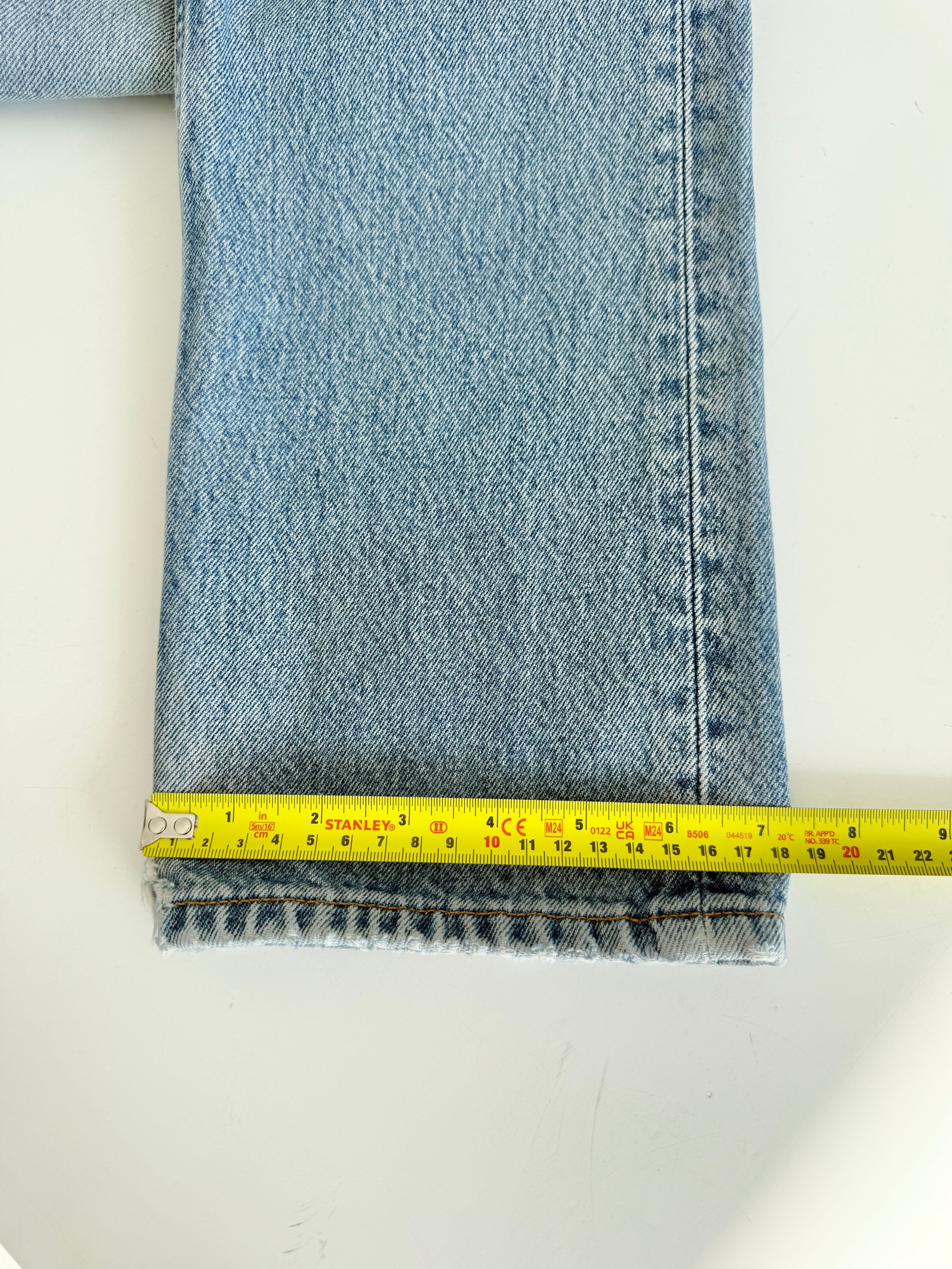 W26 L31 vintage Levis 501 25/26” measured waist medium light blue 501s Y2K denim
