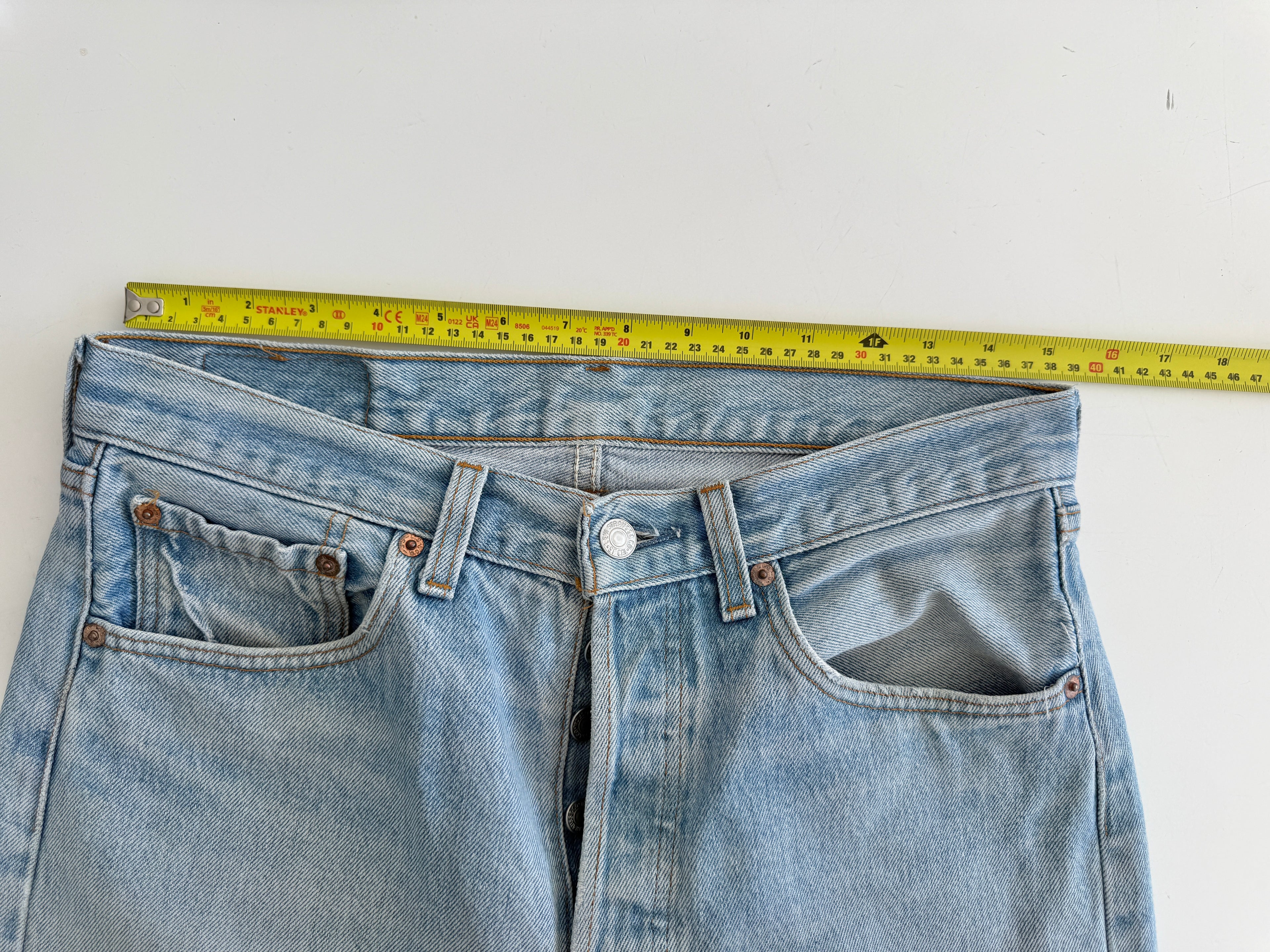 W30 L29 vintage Levis 501xx 30” measured waist light faded blue USA 90s  501xx