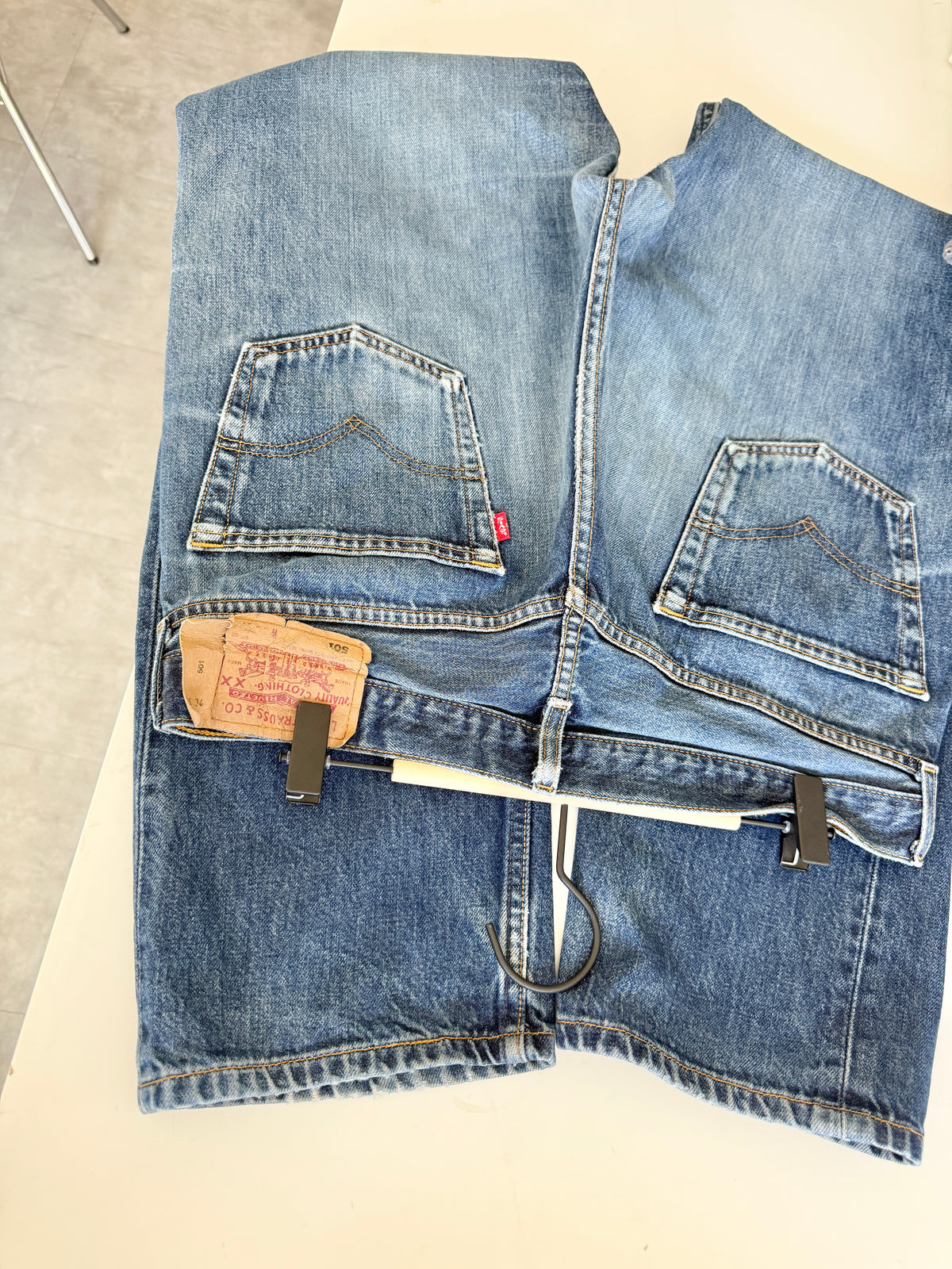 W33 L33 vintage Levis 501 dark blue 33” measured waist Y2K levis 501s
