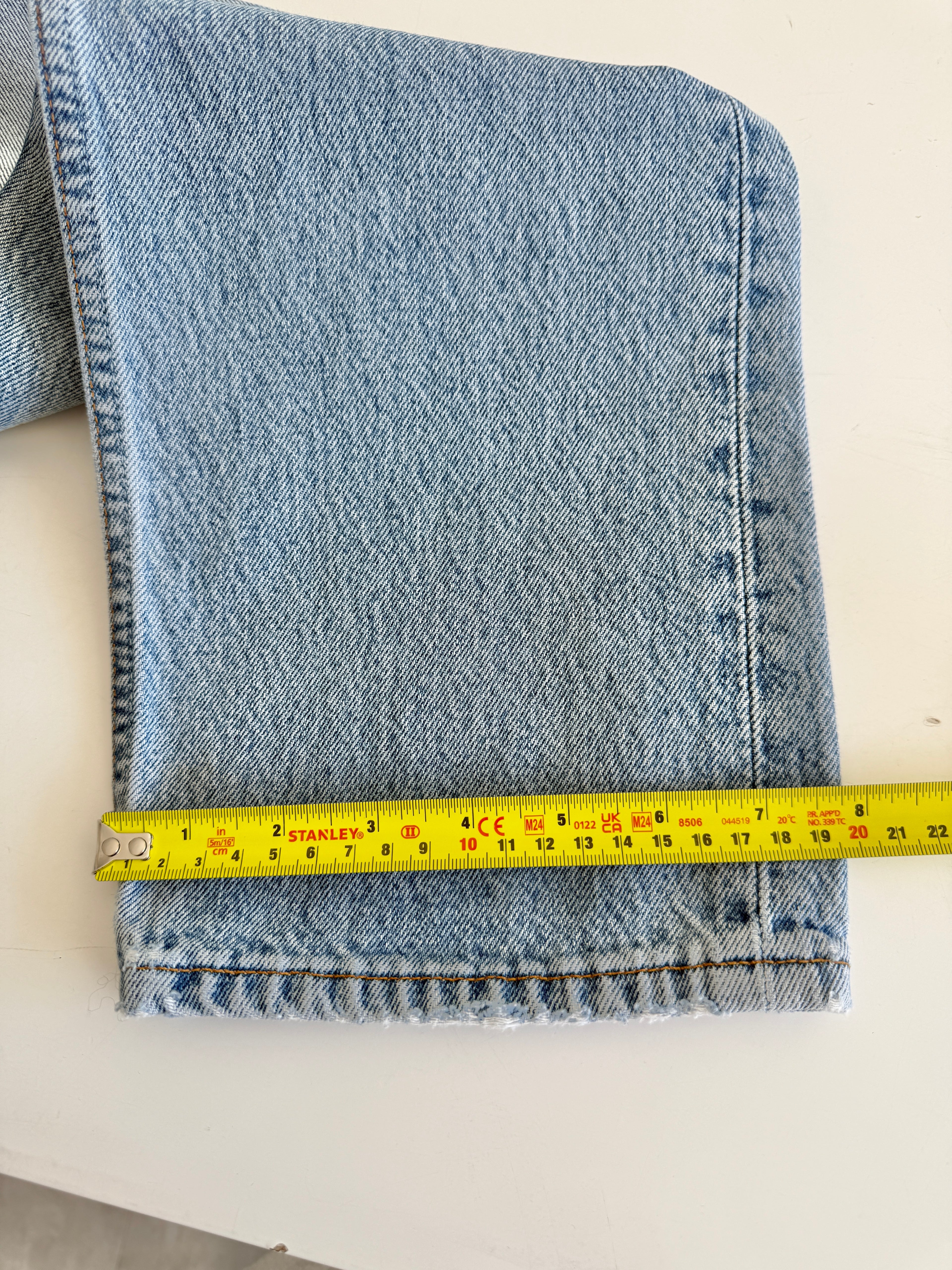 W29 L31 vintage Levis 501 27-28” light medium blue Y2K Levi’s 501s