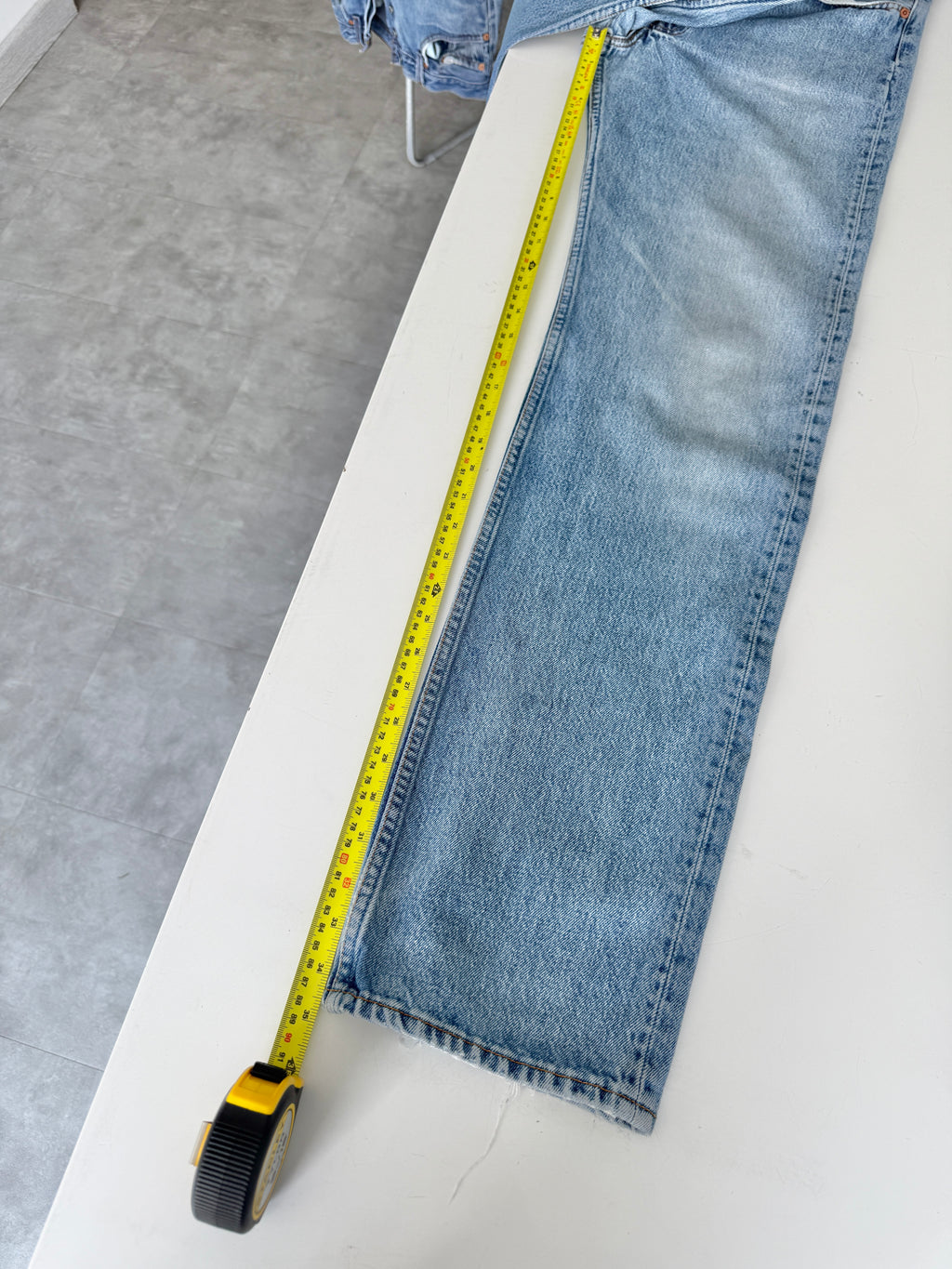 W29 L34 vintage Levis 501 29” measured medium light blue faded 90s denim Levi’s 501s USA