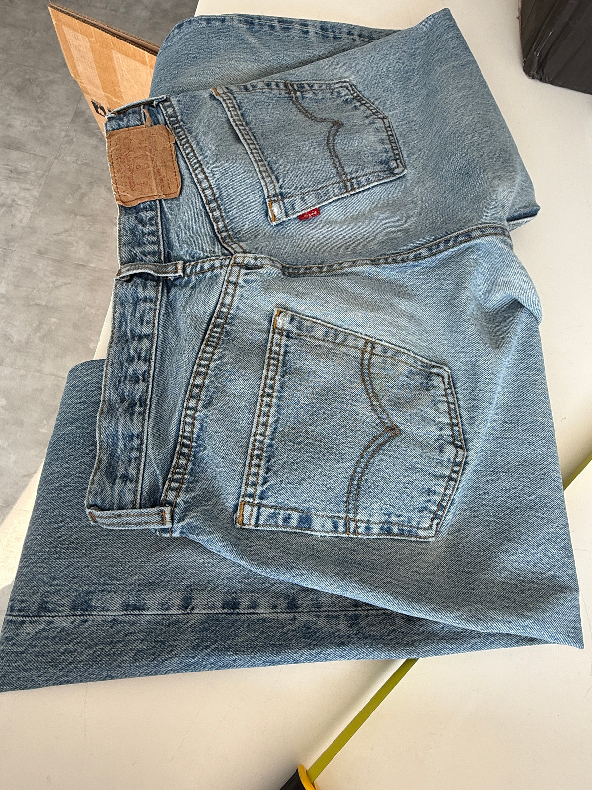 W29 L29 vintage Levis 501s 28/29” measured medium fade blue 501s early 90s medium lower rise
