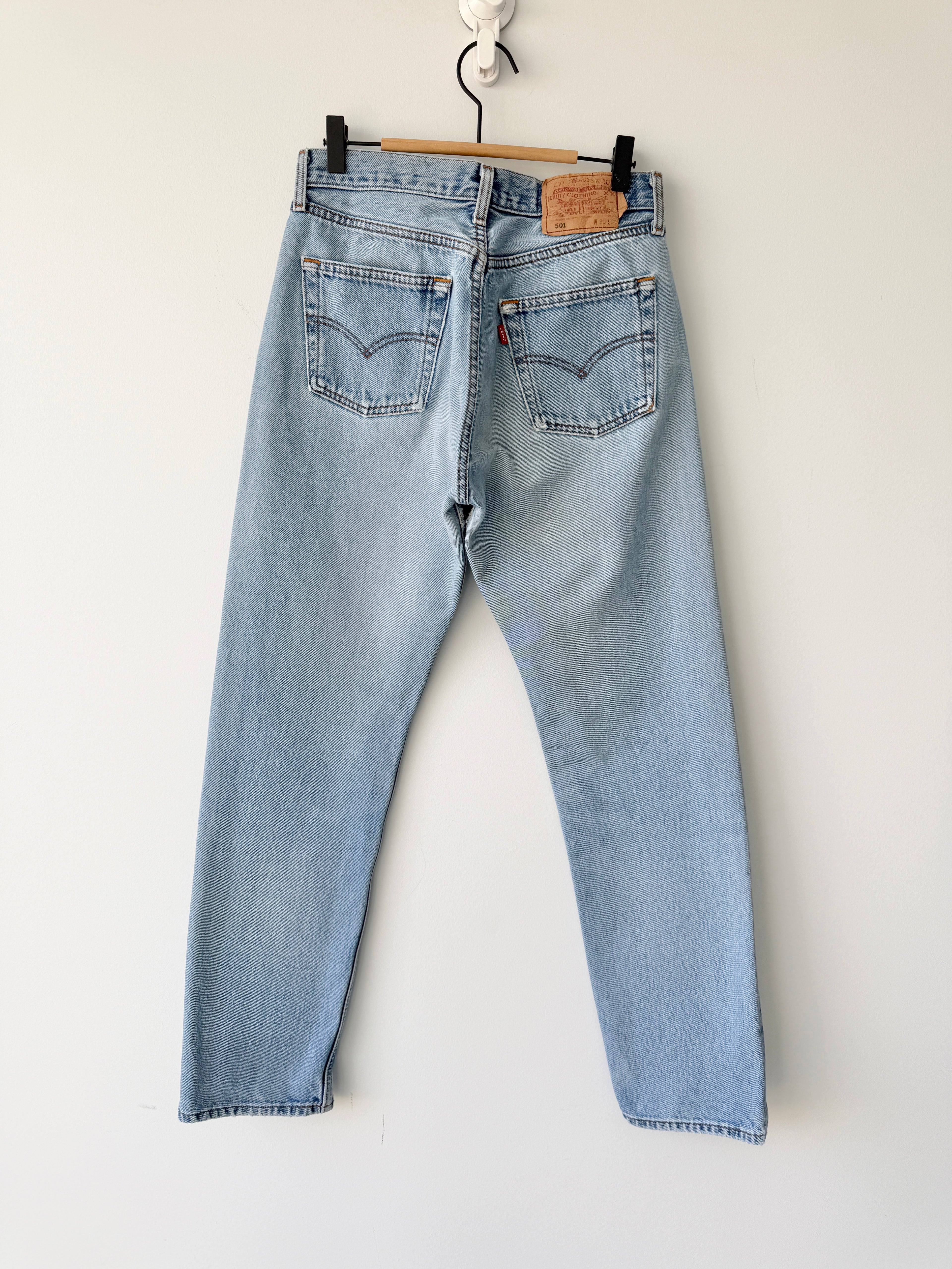 W28 L30 vintage Levis 501 27-28” measured light faded blue 90s Levi’s 501s