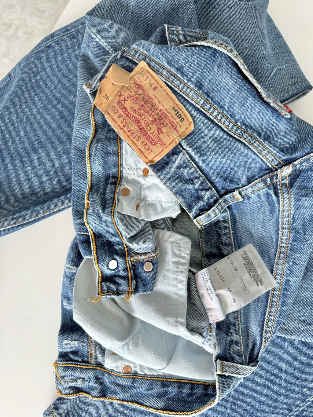 W31 L29 vintage Levis 501s 30/31” measured dark blue denim Levi’s 501s 90s