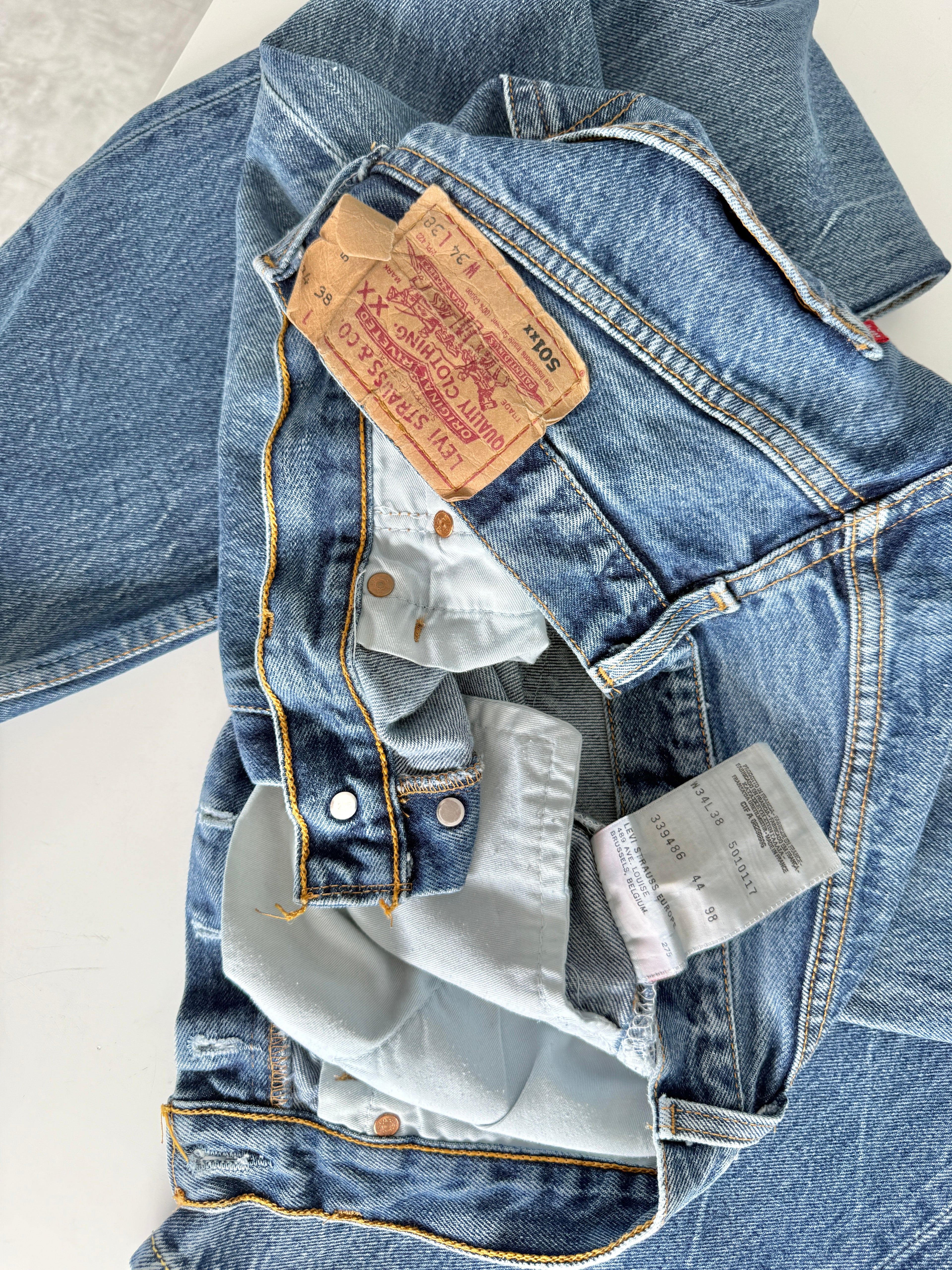 W31 L29 vintage Levis 501s 30/31” measured dark blue denim Levi’s 501s 90s
