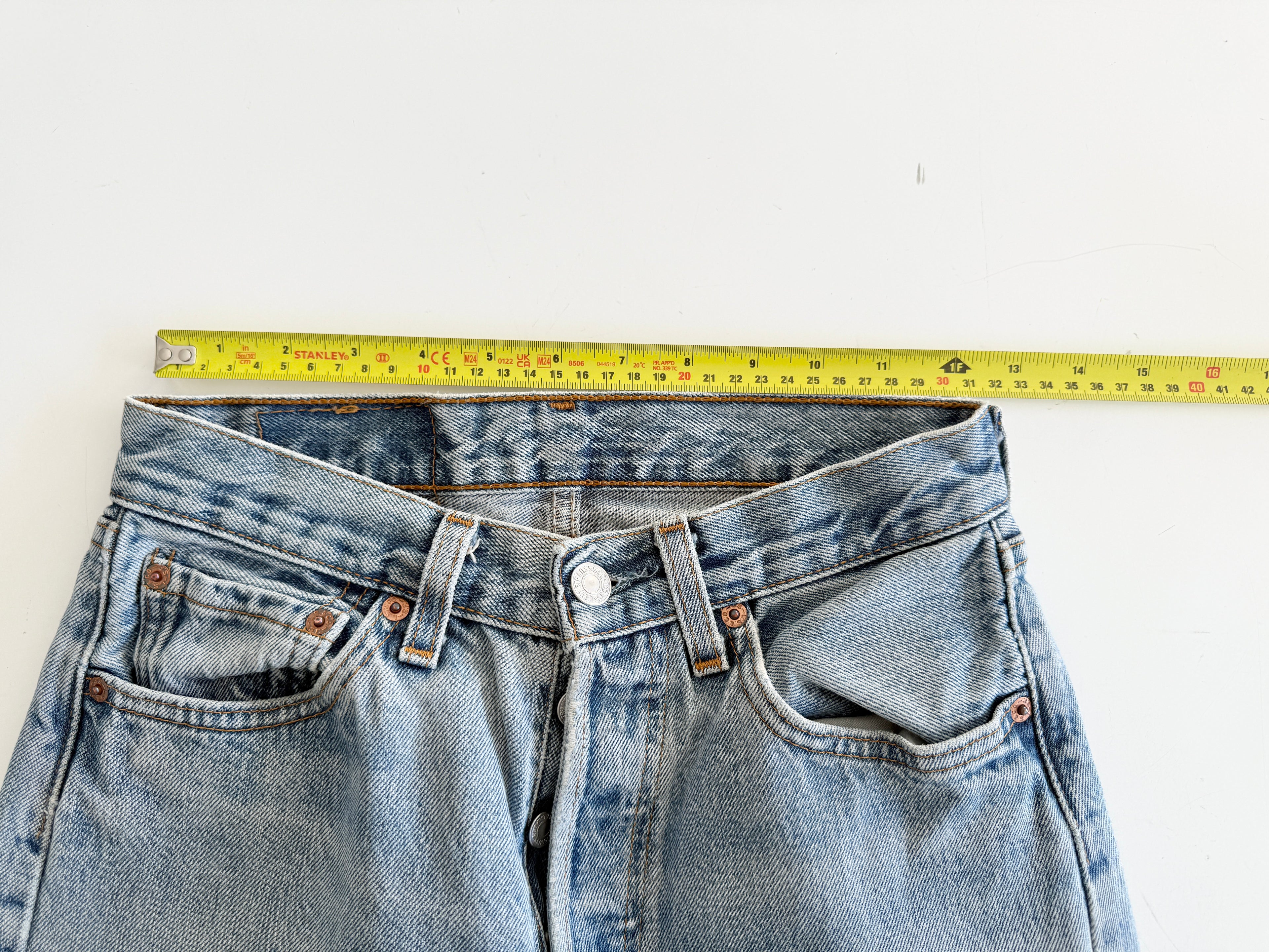 W25 L29 vintage Levis 501 24-25” measured “for women” light blue denim USA y2k