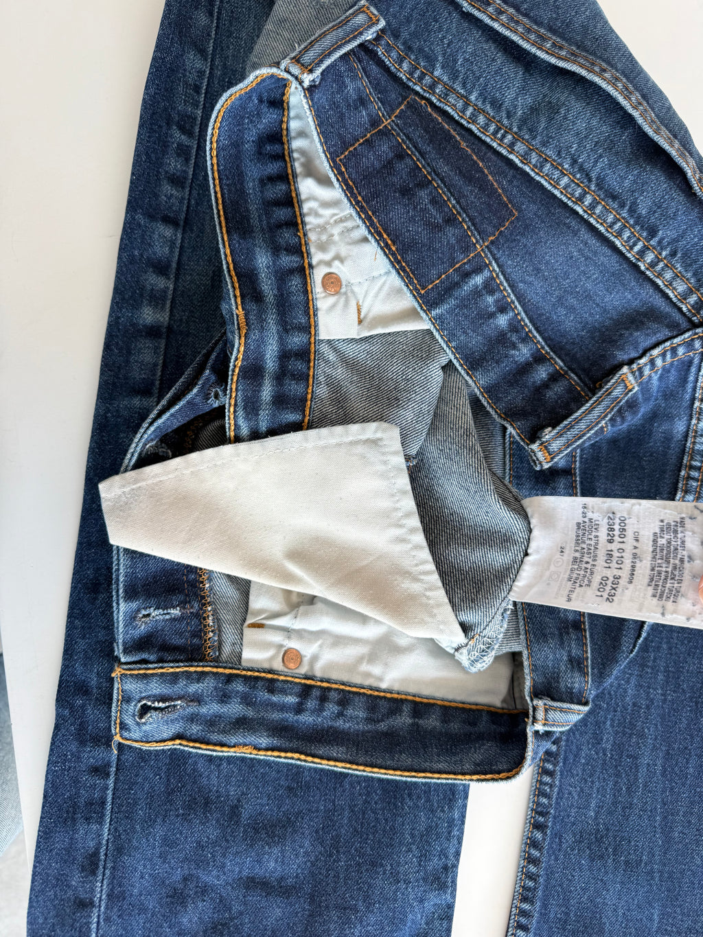 W31 L31 vintage Levis 501 dark blue 30/31” measured waist Y2K levis 501s