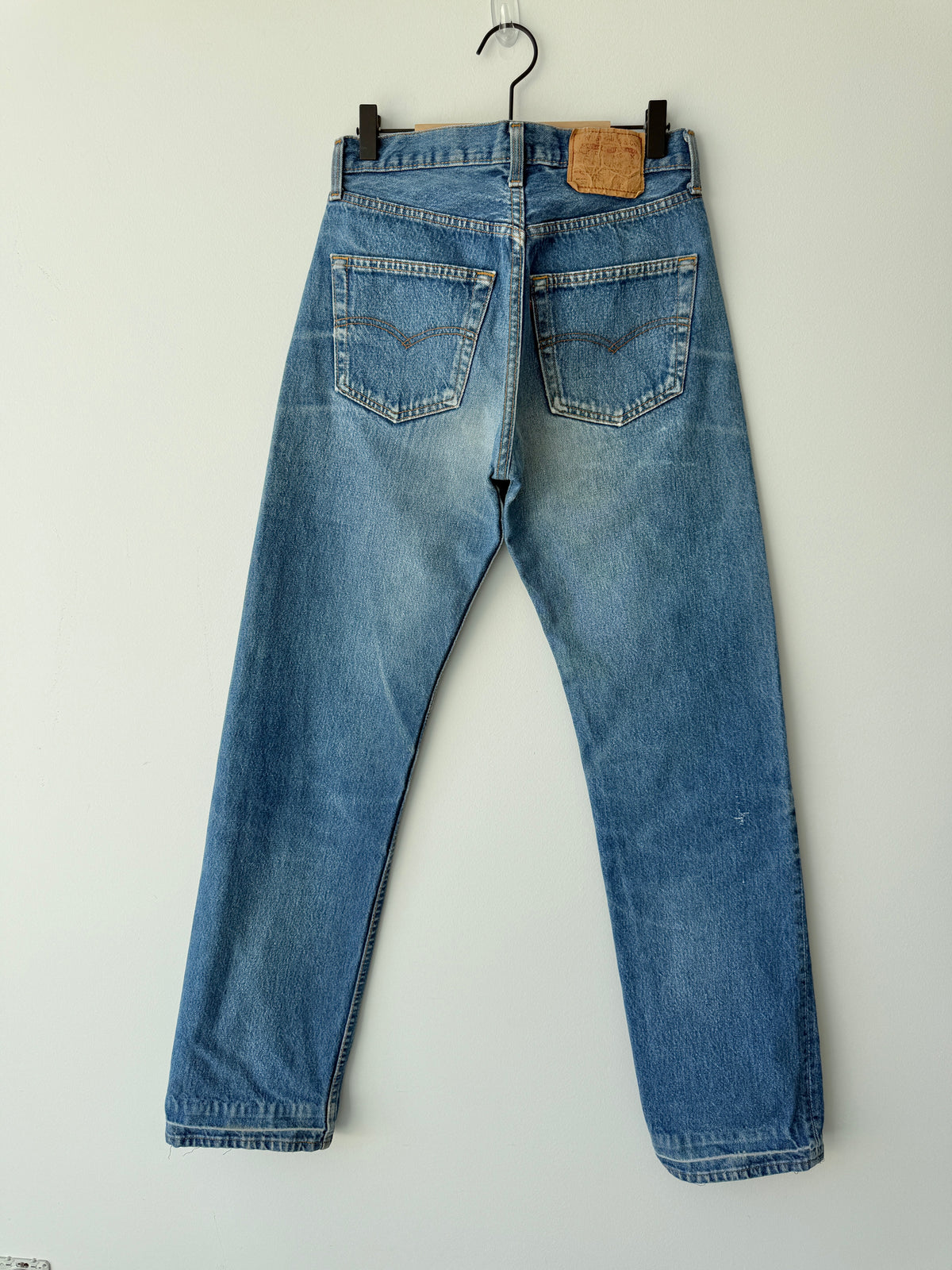 W28 L33 vintage Levis 501s 27/28” measured dark fade blue 501s 90s USA
