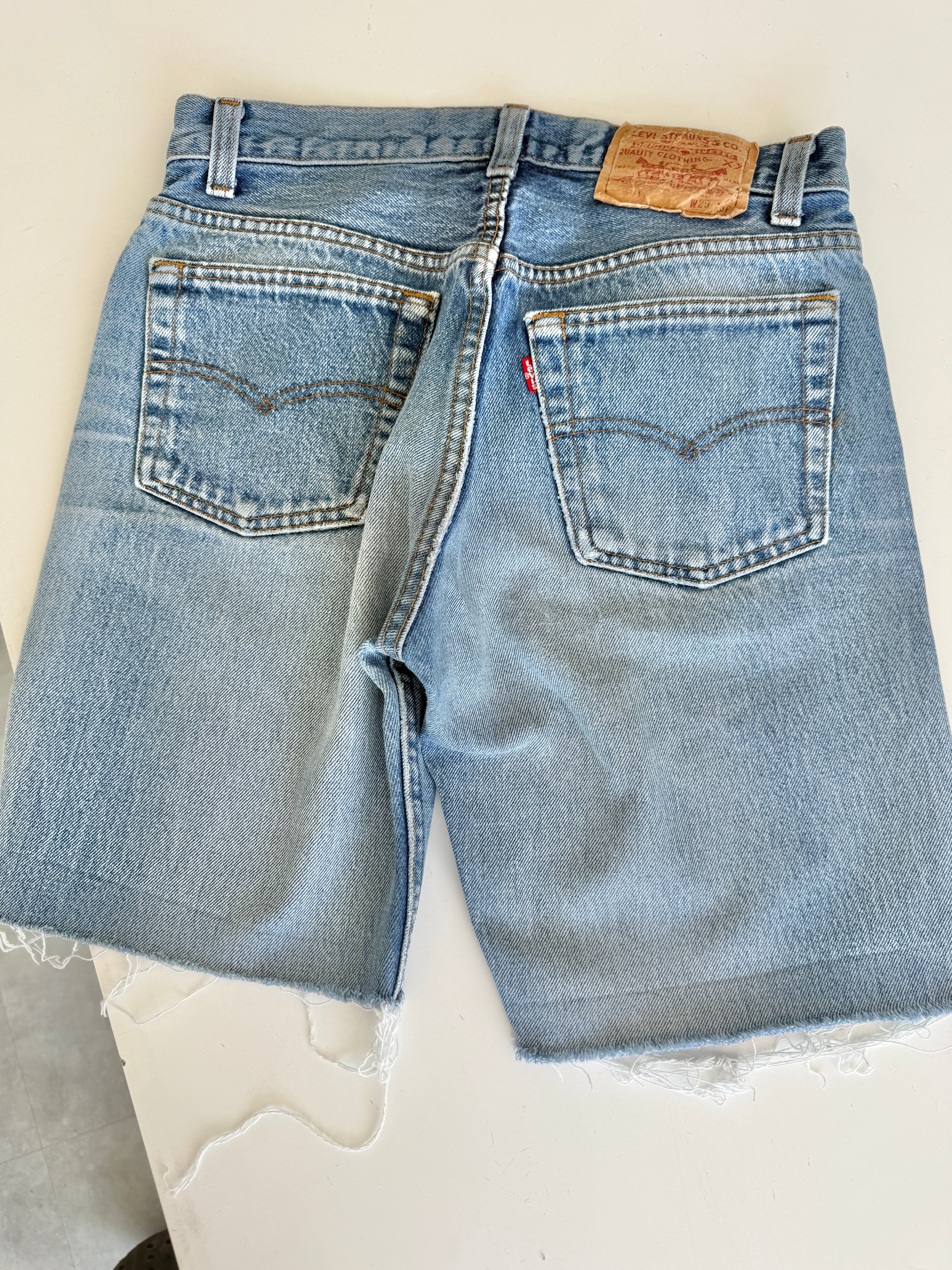 W27 L32 vintage Levis 501 shorts 26/27” dark faded blue Levi’s 501s USA early 90s