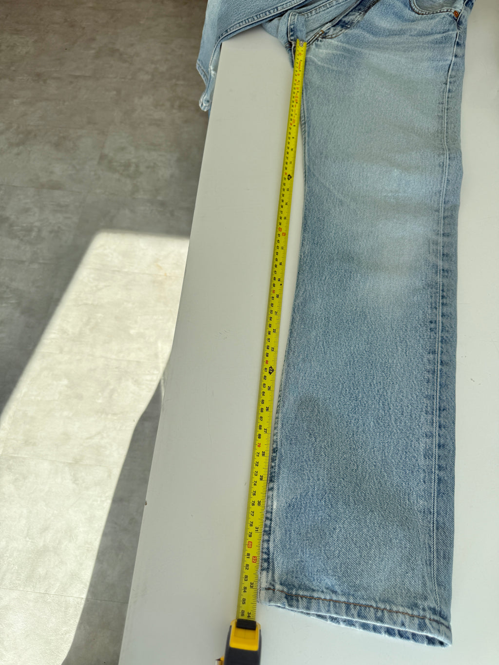 W28 L33 vintage Levis 501 28” measured waist light blue 90s 501s