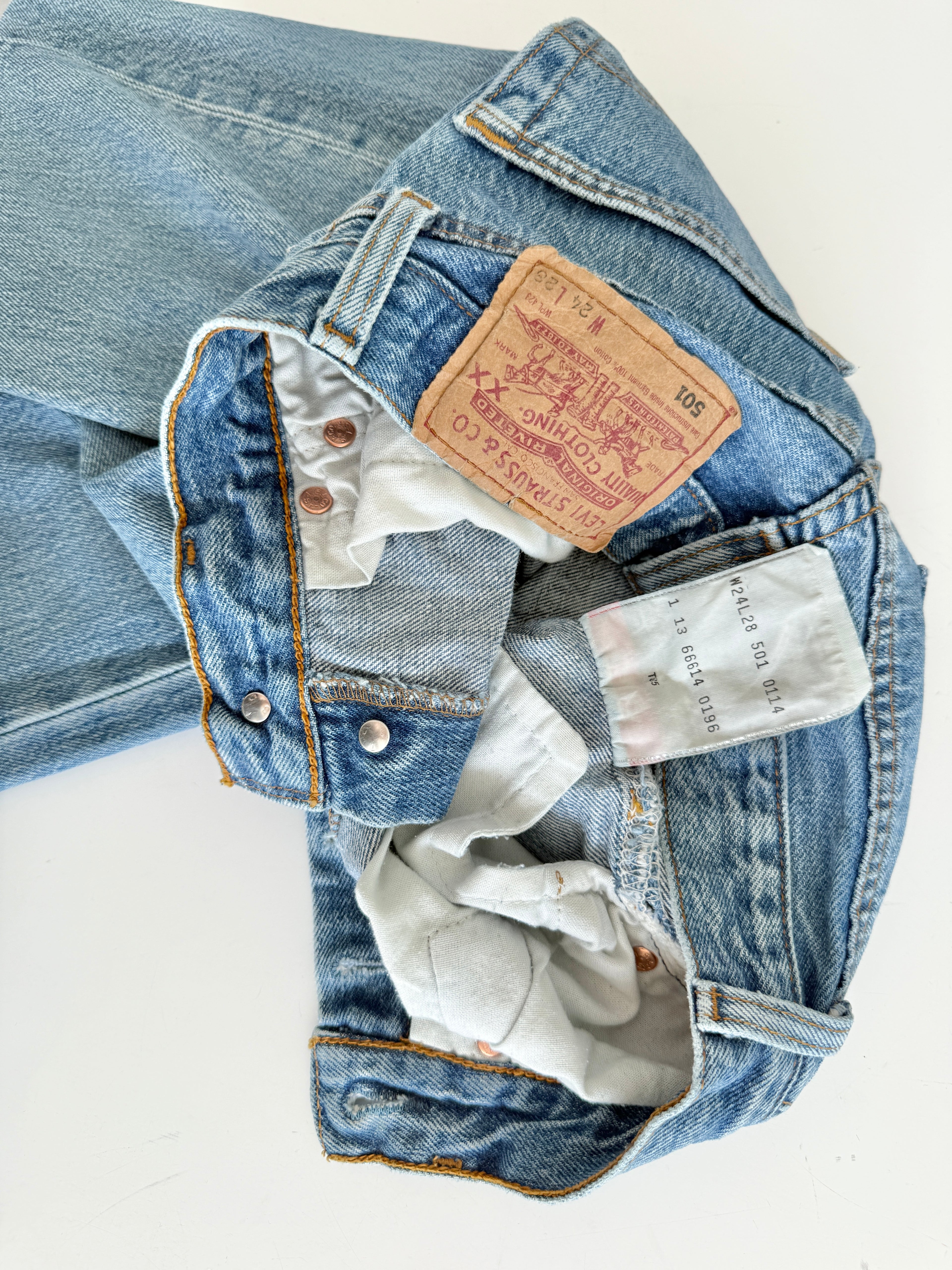 W22 L28 vintage Levis 501 22” measured waist medium faded 501s 90s denim