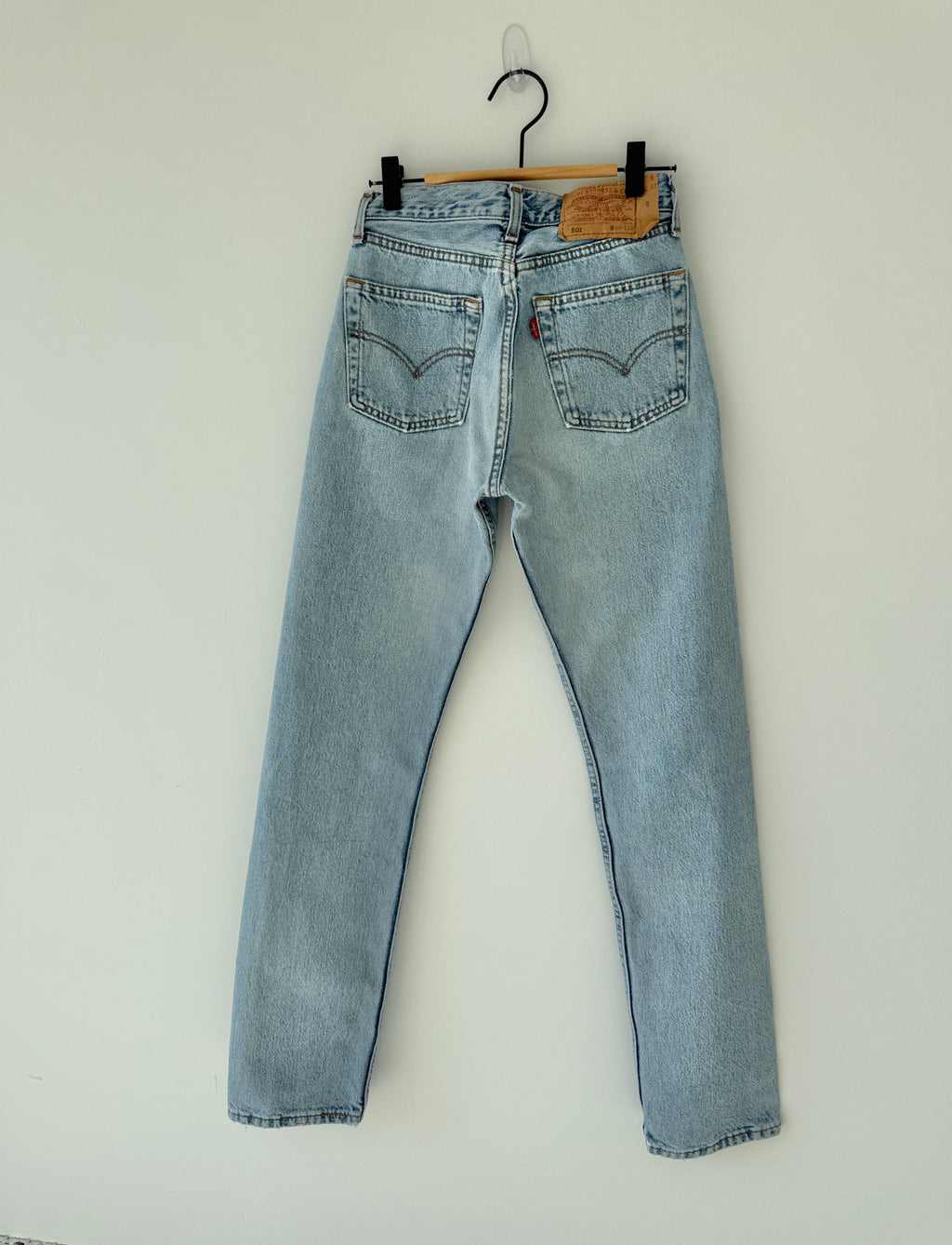W25 L31 vintage Levis 501 24/25” measured waist light blue 90s 501s