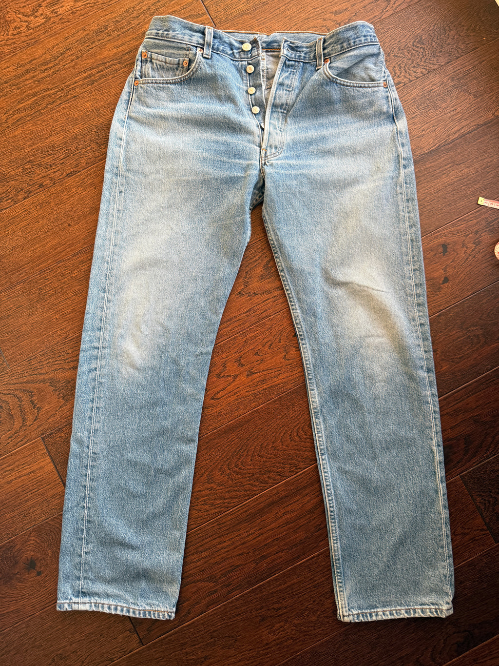 Soft W32 L31 vintage Levis 501s 31/32” measured medium blue faded Y2K 501s