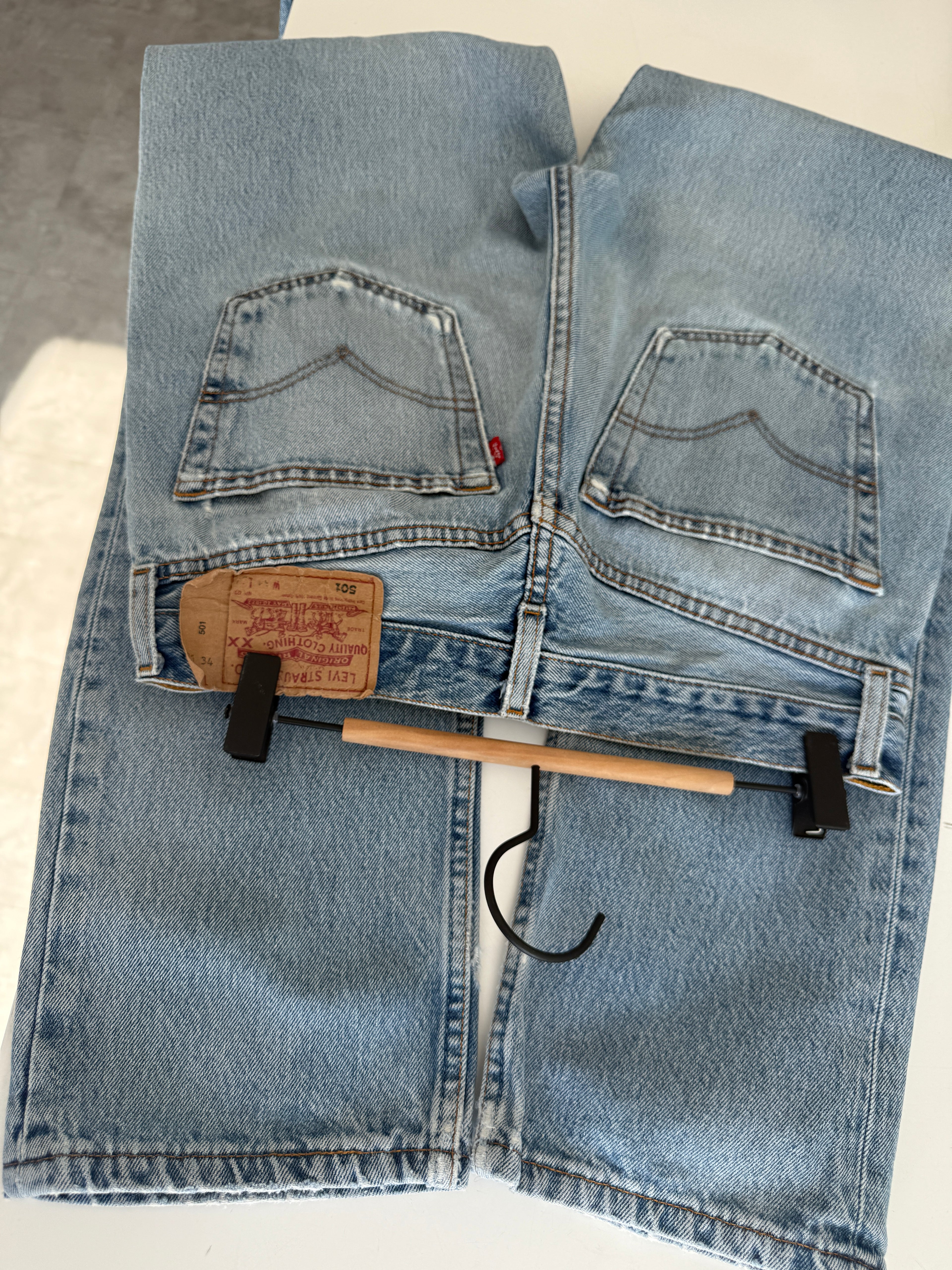 W28 L33 vintage Levis 501 28” measured waist light blue 90s 501s