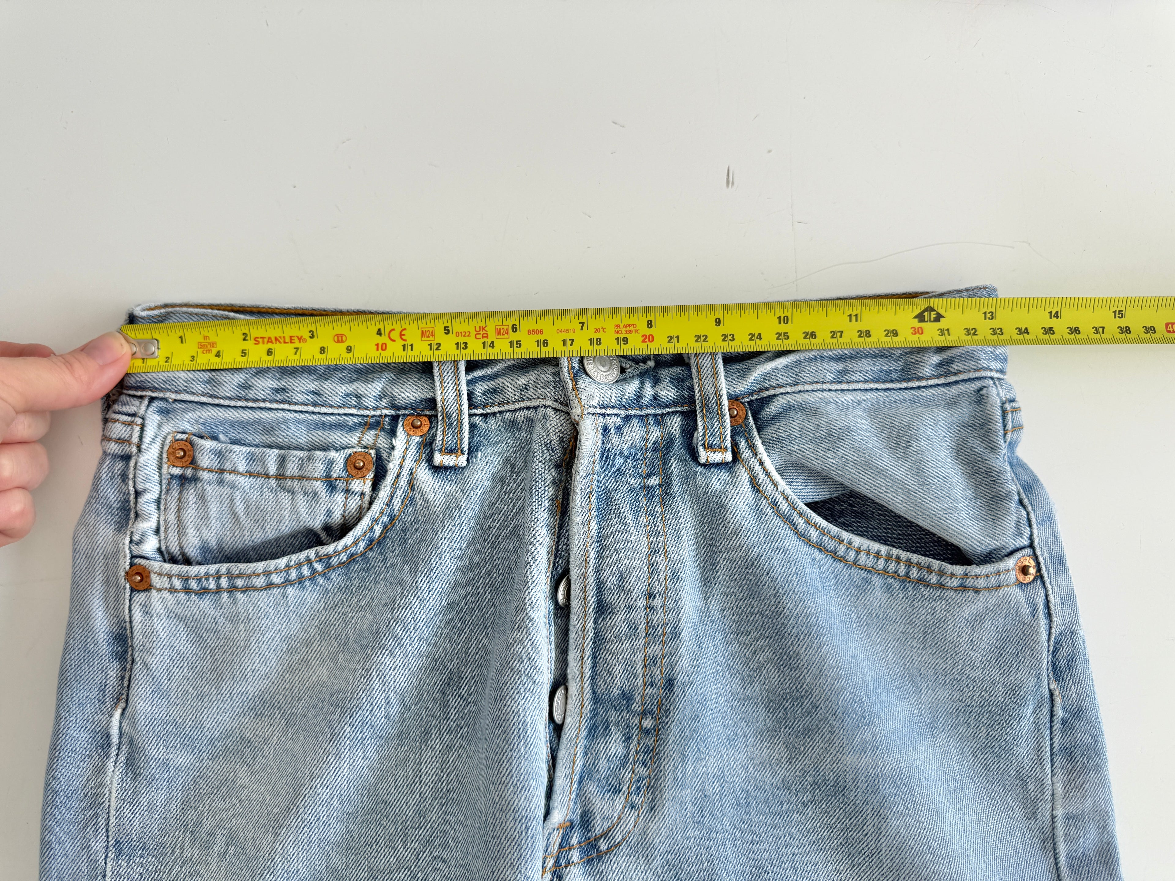Soft W25 L31 vintage Levis 501 25” measured waist light blue 501s made in 90s