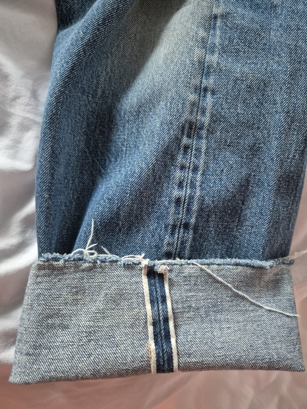 Selvedge soft W34 L28 vintage Levis 501xx 32/34” measured waist light faded blue USA 70s  501 selvedge