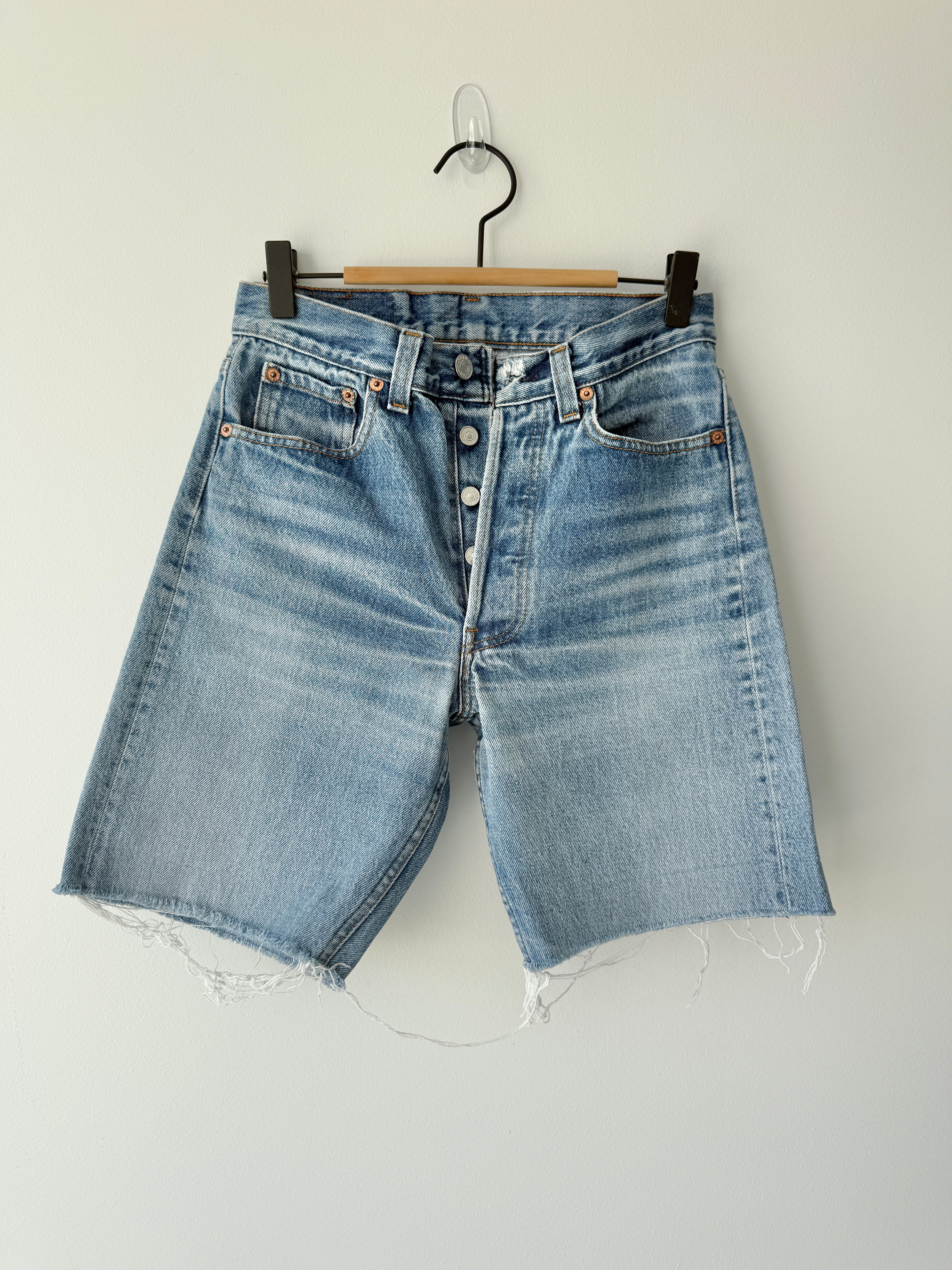 W27 L32 vintage Levis 501 shorts 26/27” dark faded blue Levi’s 501s USA early 90s