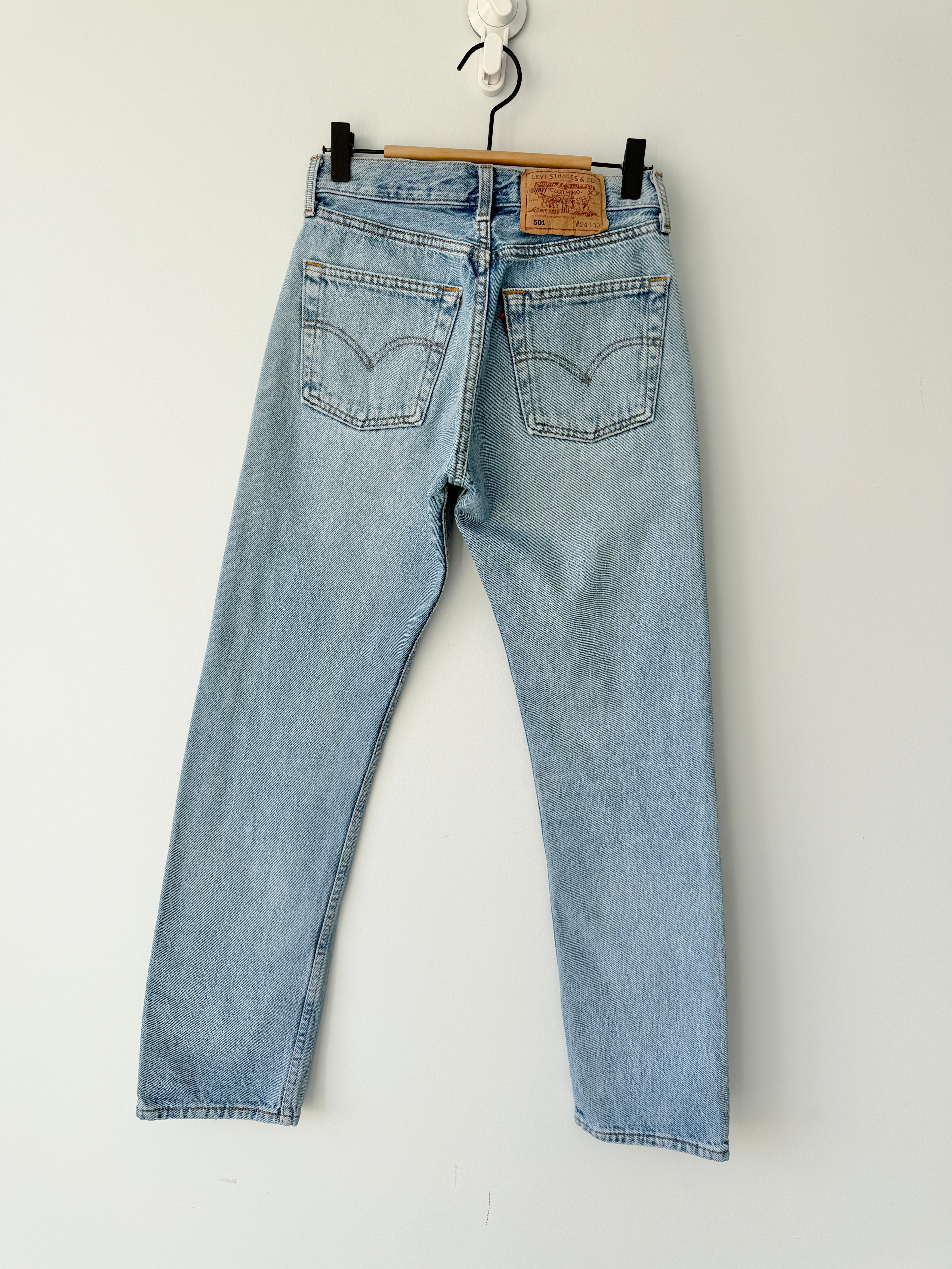 W24 L29 vintage Levis 501 23-24” measured light blue denim 90’s 501s