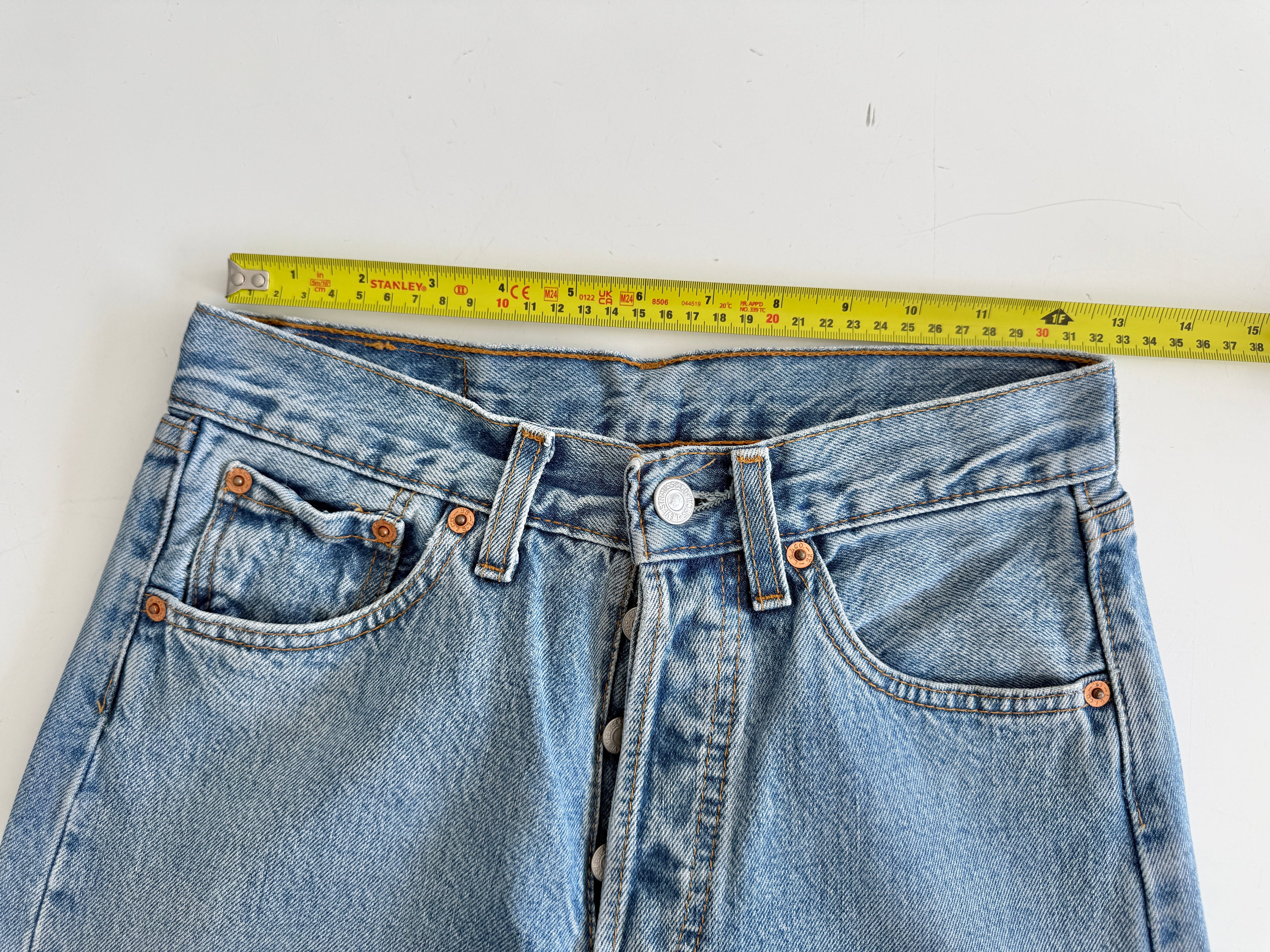 W26 L30 vintage Levis 501 25/26” measured waist medium blue 501s made in 90s