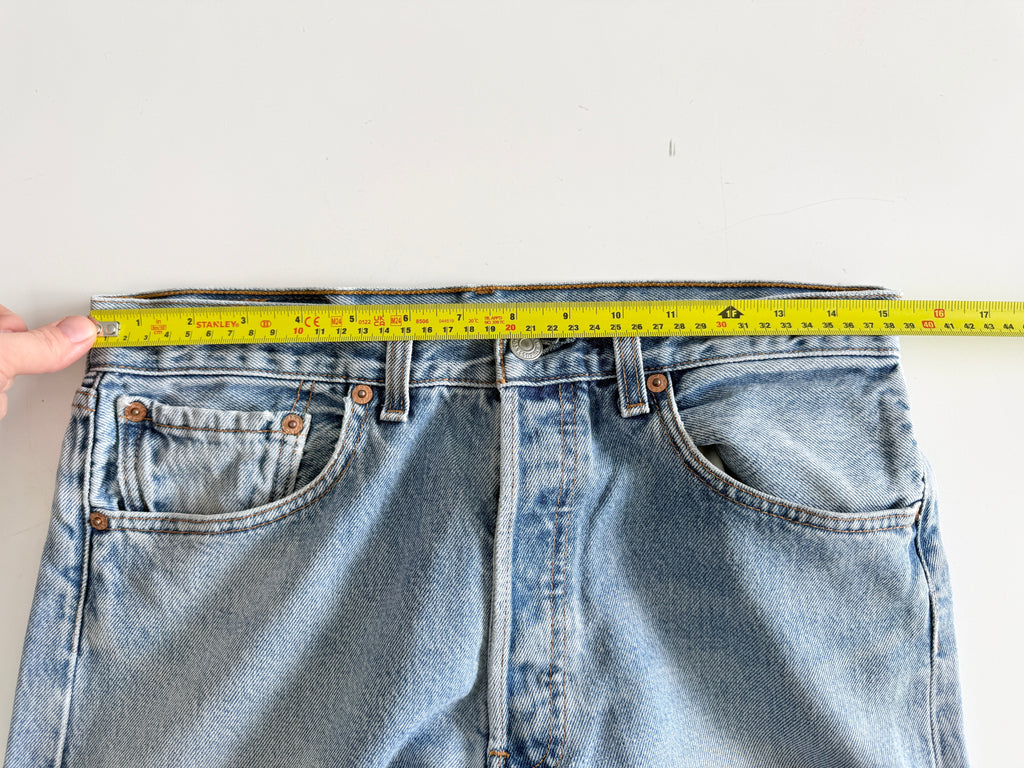 W29 L29 vintage Levis 501 29” light blue Levi’s 501s Y2K
