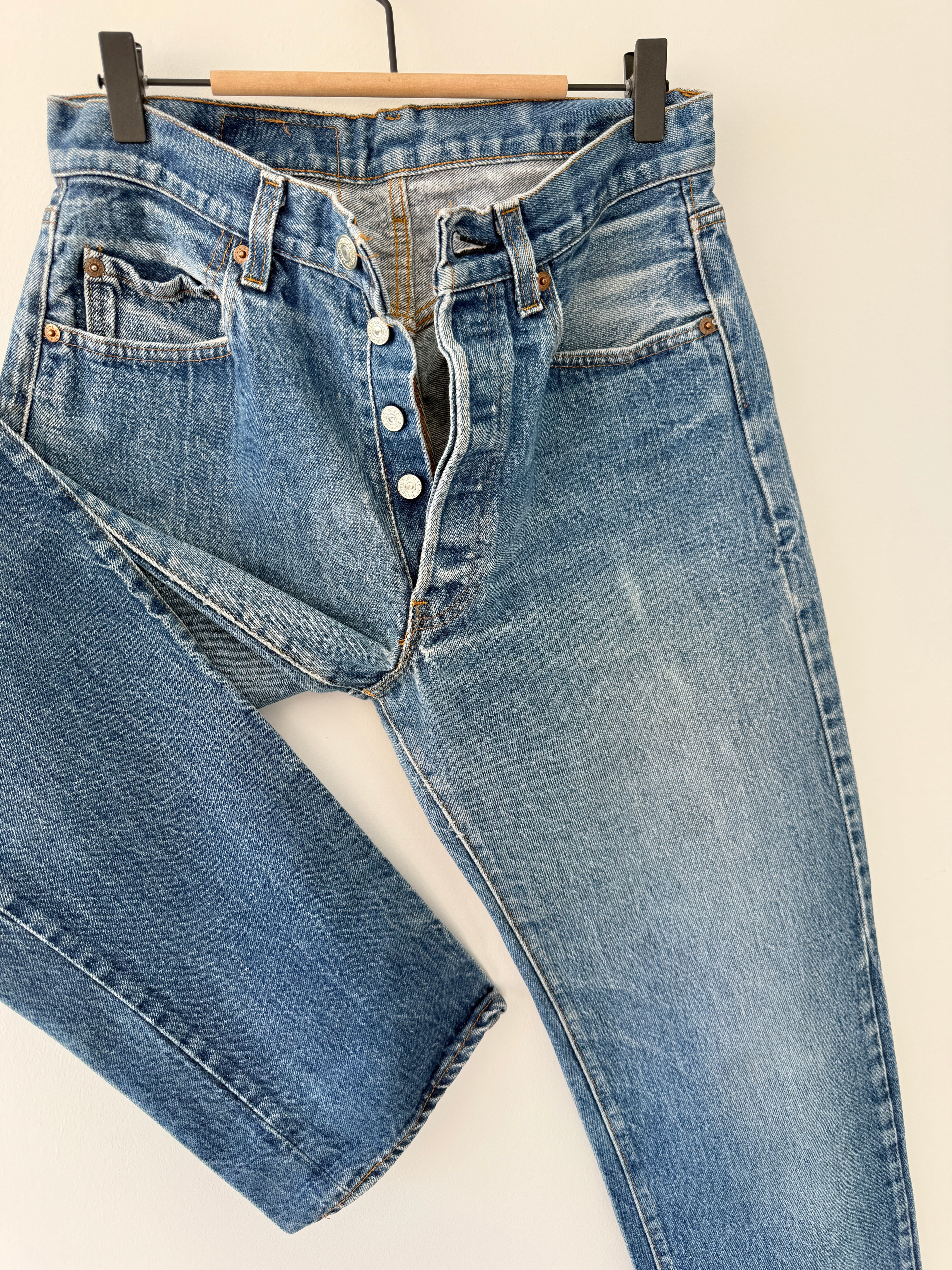 W29 L32 vintage Levis 501 28-29” measured dark faded blue denim 80’s levi’s 501s