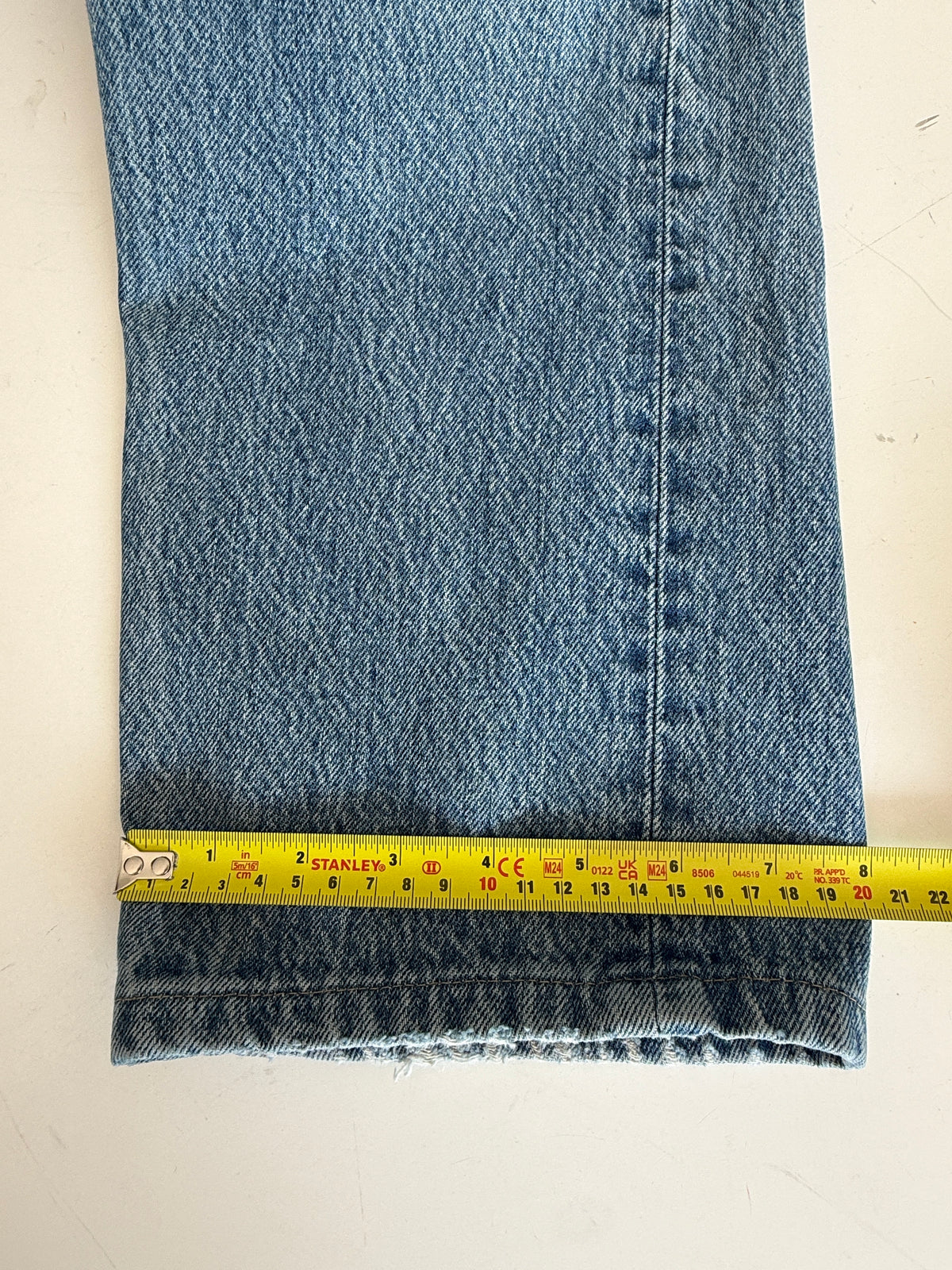 W29 L29 vintage Levis 501s 28/29” measured medium fade blue 501s early 90s medium lower rise