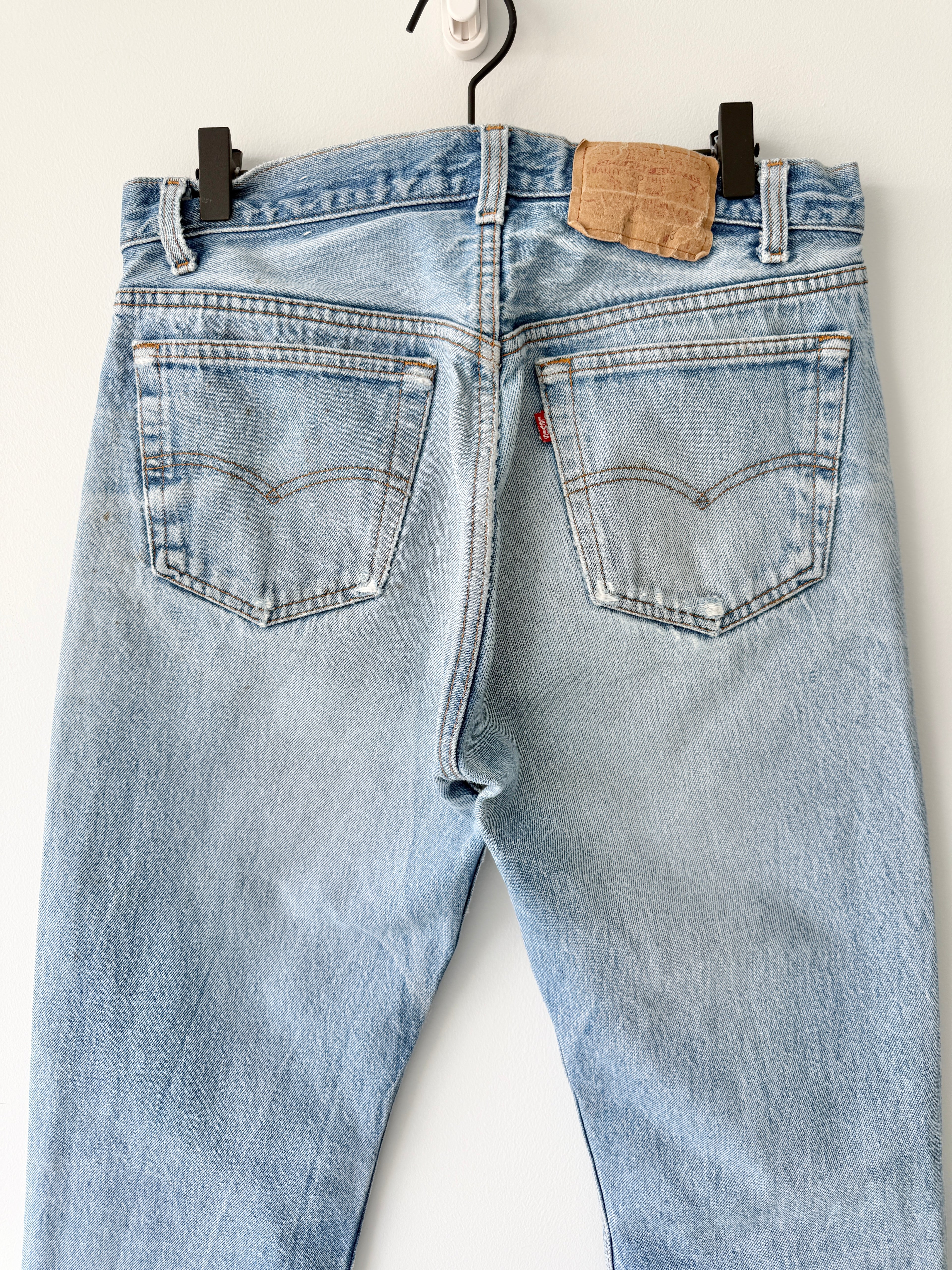 W31 L30 vintage Levis 501 30-31” measured medium light blue denim 80s USA 501s