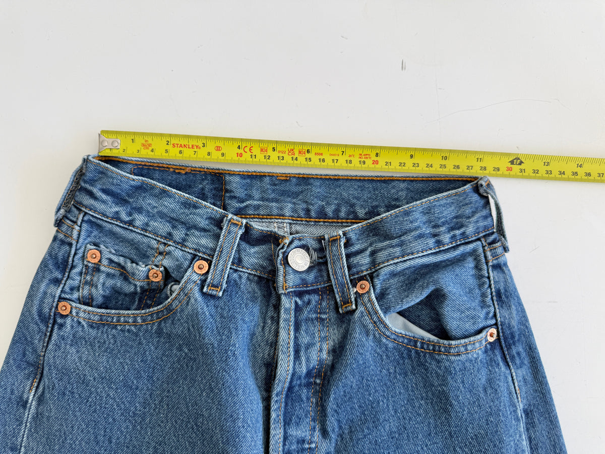 W23 L31 vintage Levis 501s 22/23” measured medium dark blue fade 501s Y2K