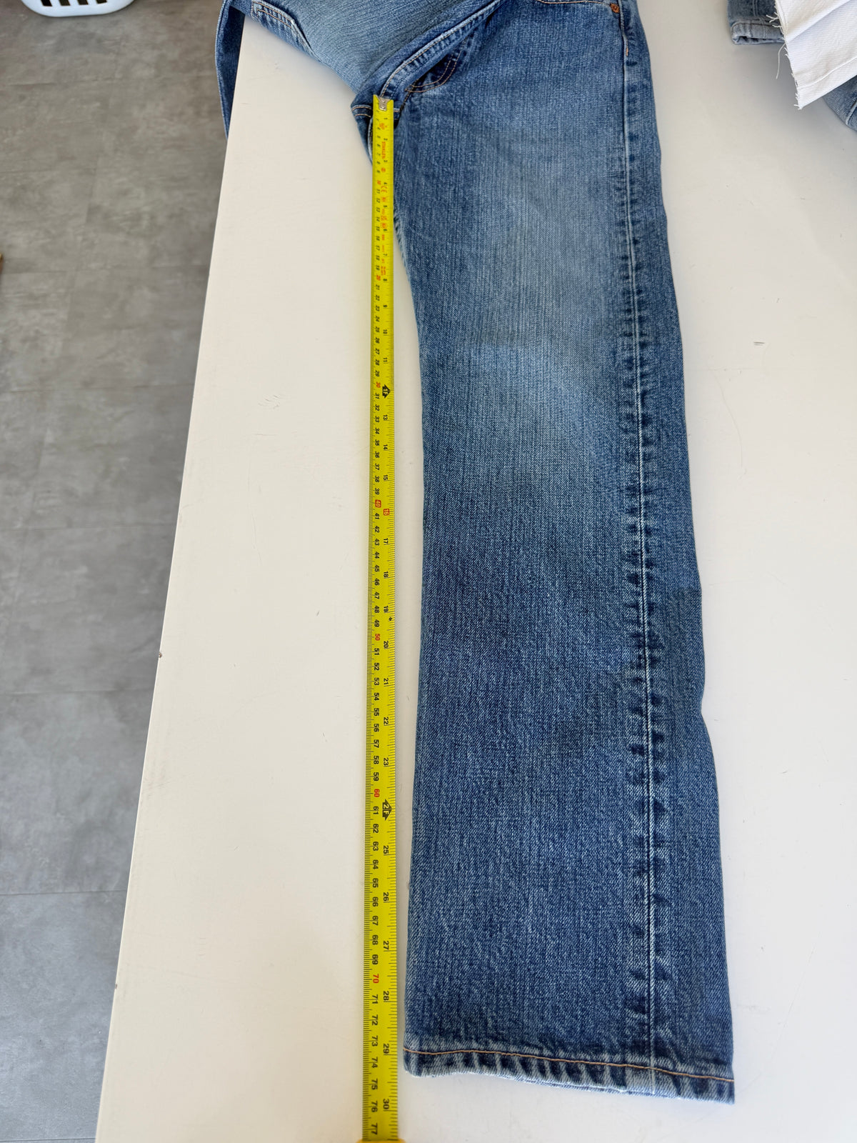 W24 L31 vintage Levis 501 23/24” measured waist dark faded blue 90s 501s