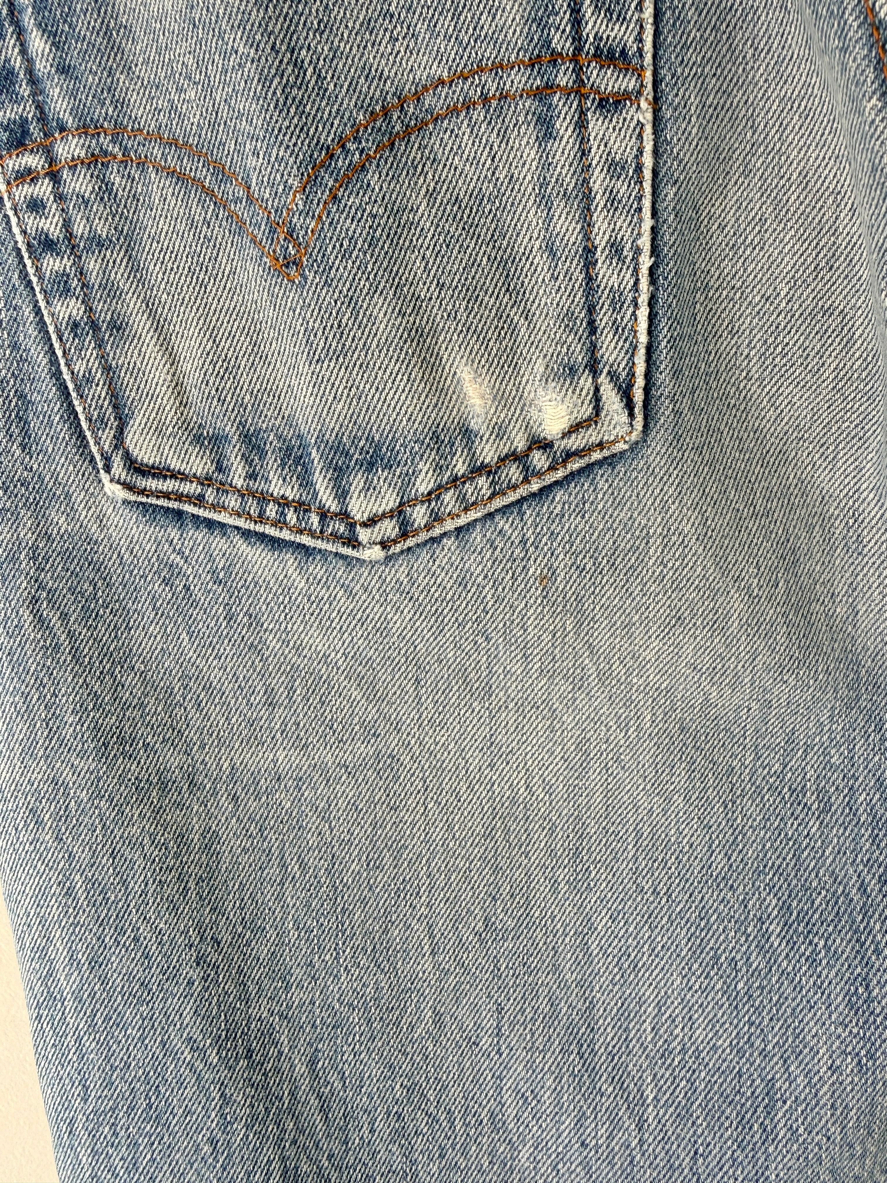 W27 L30 vintage Levis 701s 26/27” measured waist medium faded blue USA 80s 701s