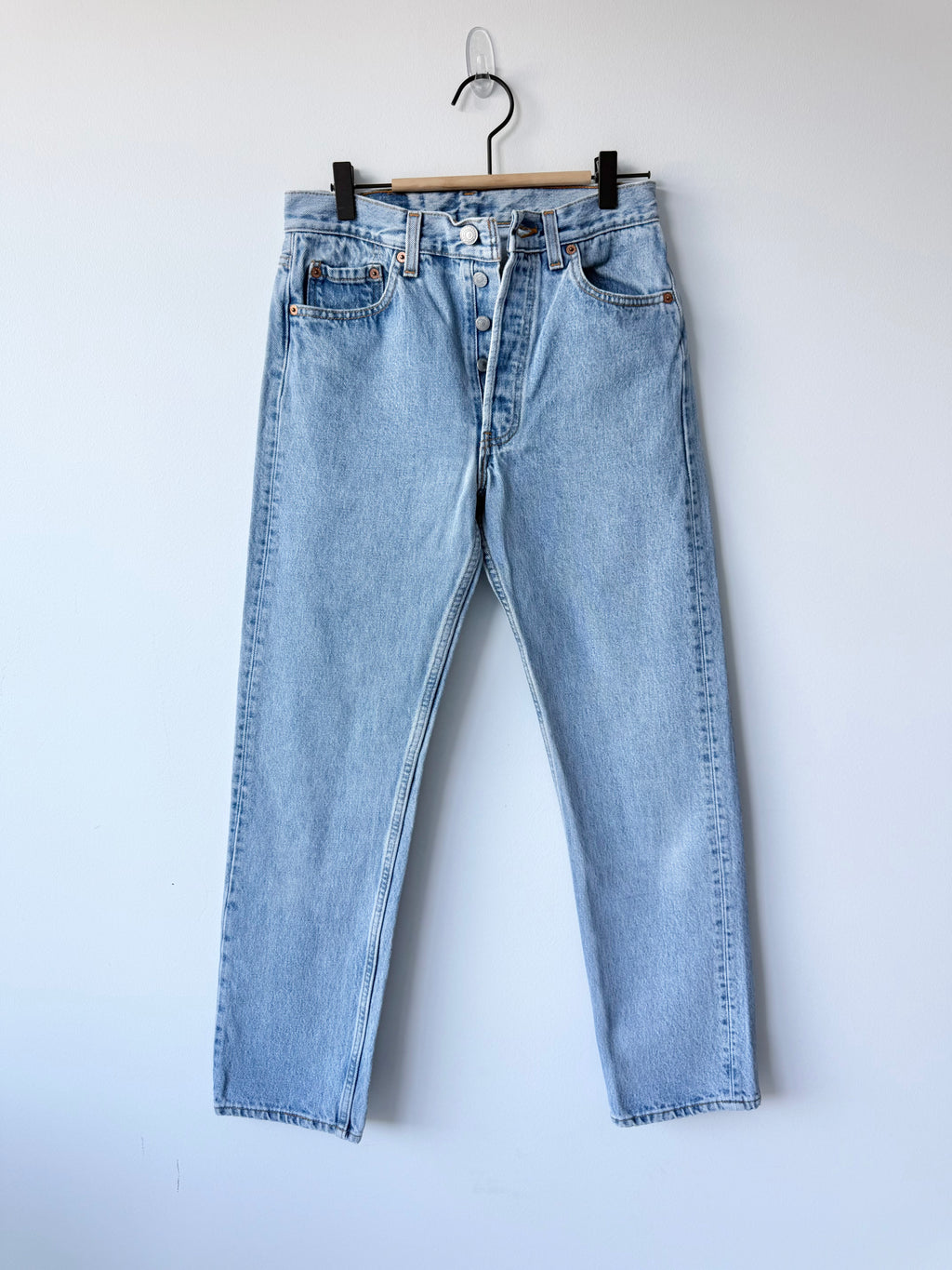 W27 L29 vintage Levis 501 light blue faded 26/27” measured waist 90s USA levis 501s slim hips