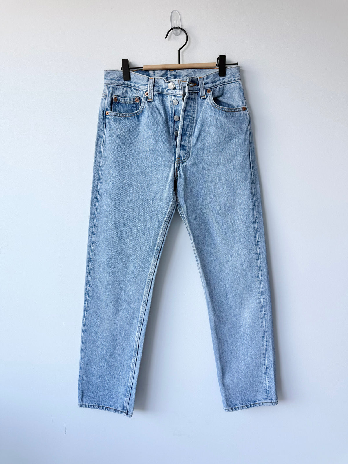 W27 L29 vintage Levis 501 light blue faded 26/27” measured waist 90s USA levis 501s slim hips
