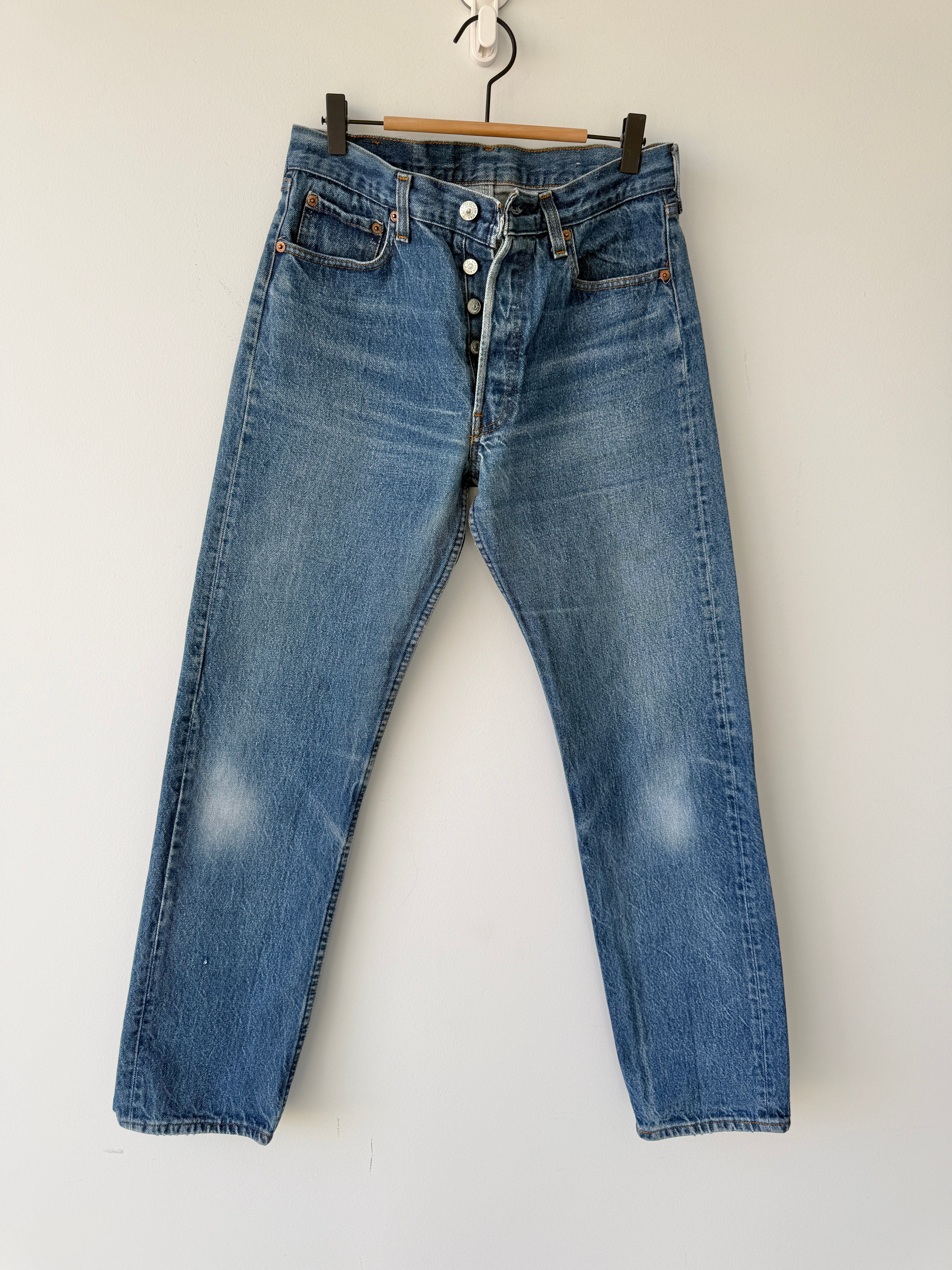 W29 L30 vintage Levis 501 27-29” measured dark faded blue 80s USA Levi’s 501s