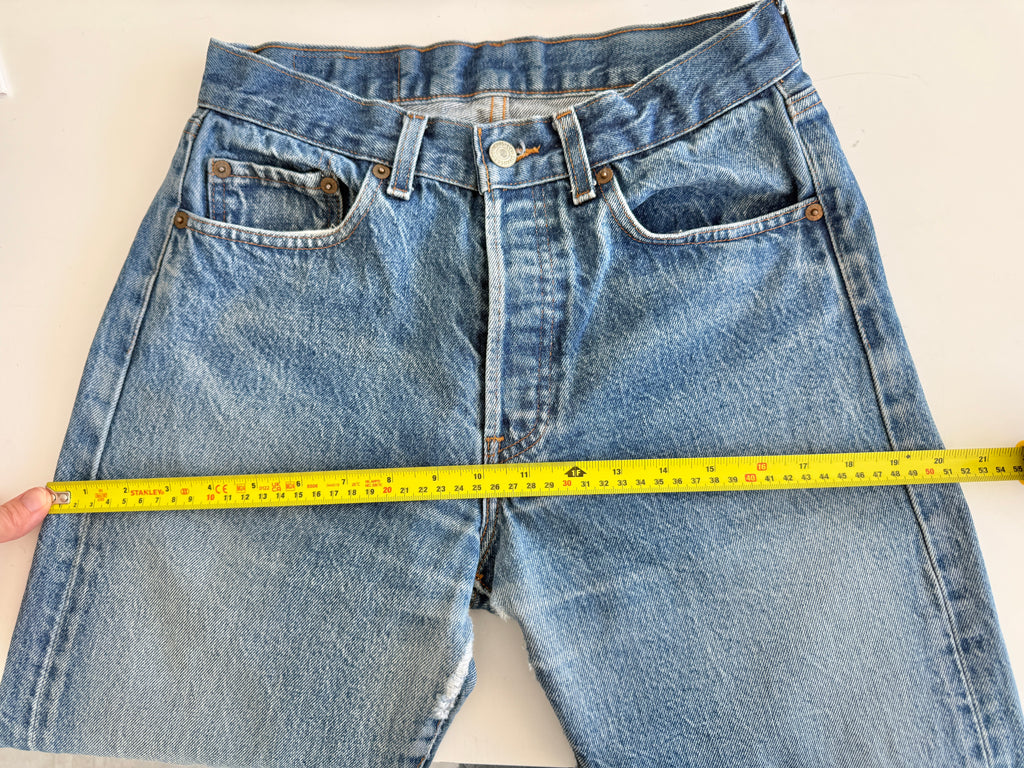 W27 L27 vintage Levis 501 26/27” measured waist dark faded blue 501s 80s