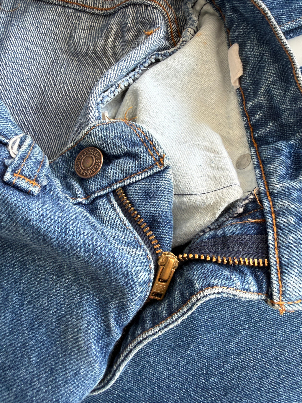 W25 L32 vintage Levis 630 02 17 dark blue fold lines  24/25” measured waist 630s USA 80s slim hips