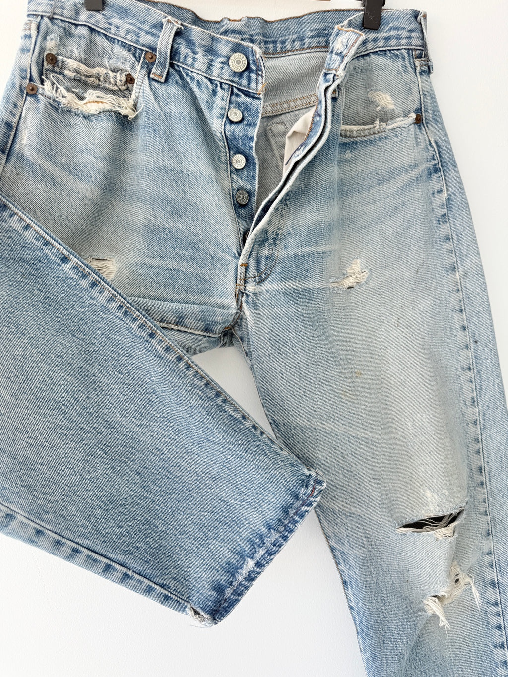 W31 L29 vintage Levis 501s 30/31” medium light blue denim Levi’s 501s 80s USA