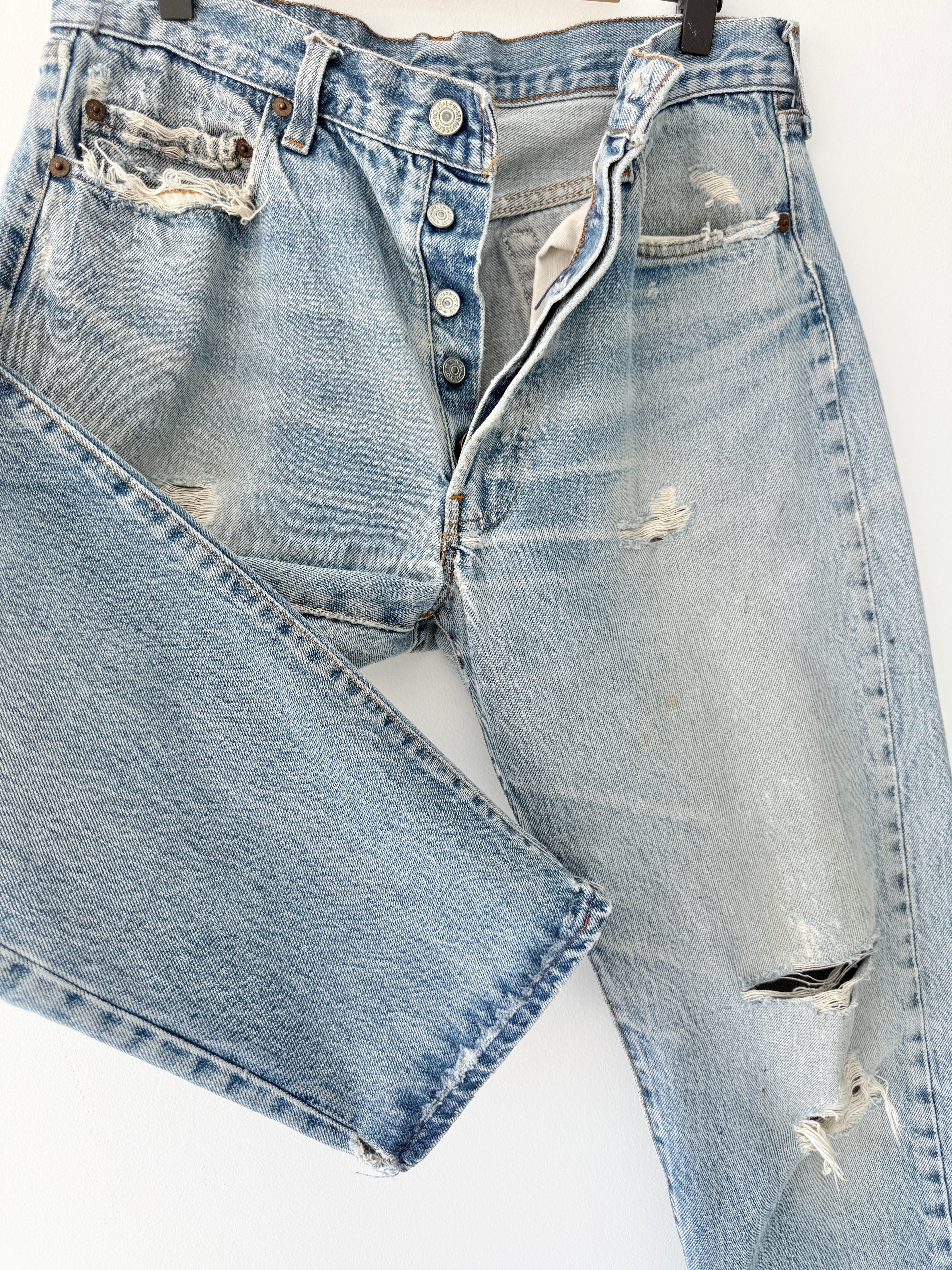 W31 L29 vintage Levis 501s 30/31” medium light blue denim Levi’s 501s 80s USA