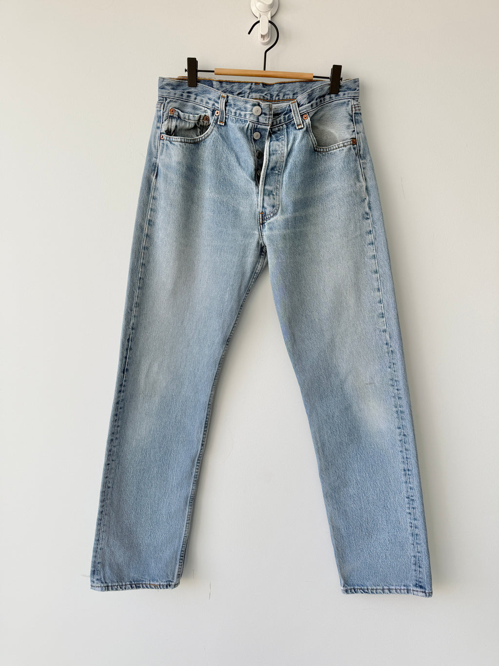 W31 L31 vintage Levis 501 30/31” measured lighter blue 90s USA Levi’s 501s
